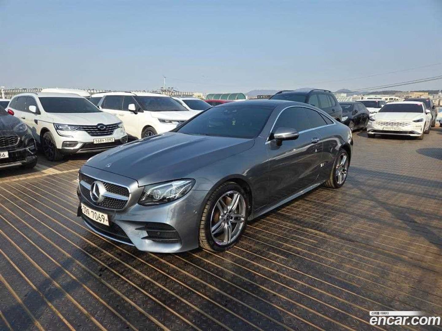 Main__Slider__Photo:E-Class Mercedes-Benz 2017.8-0