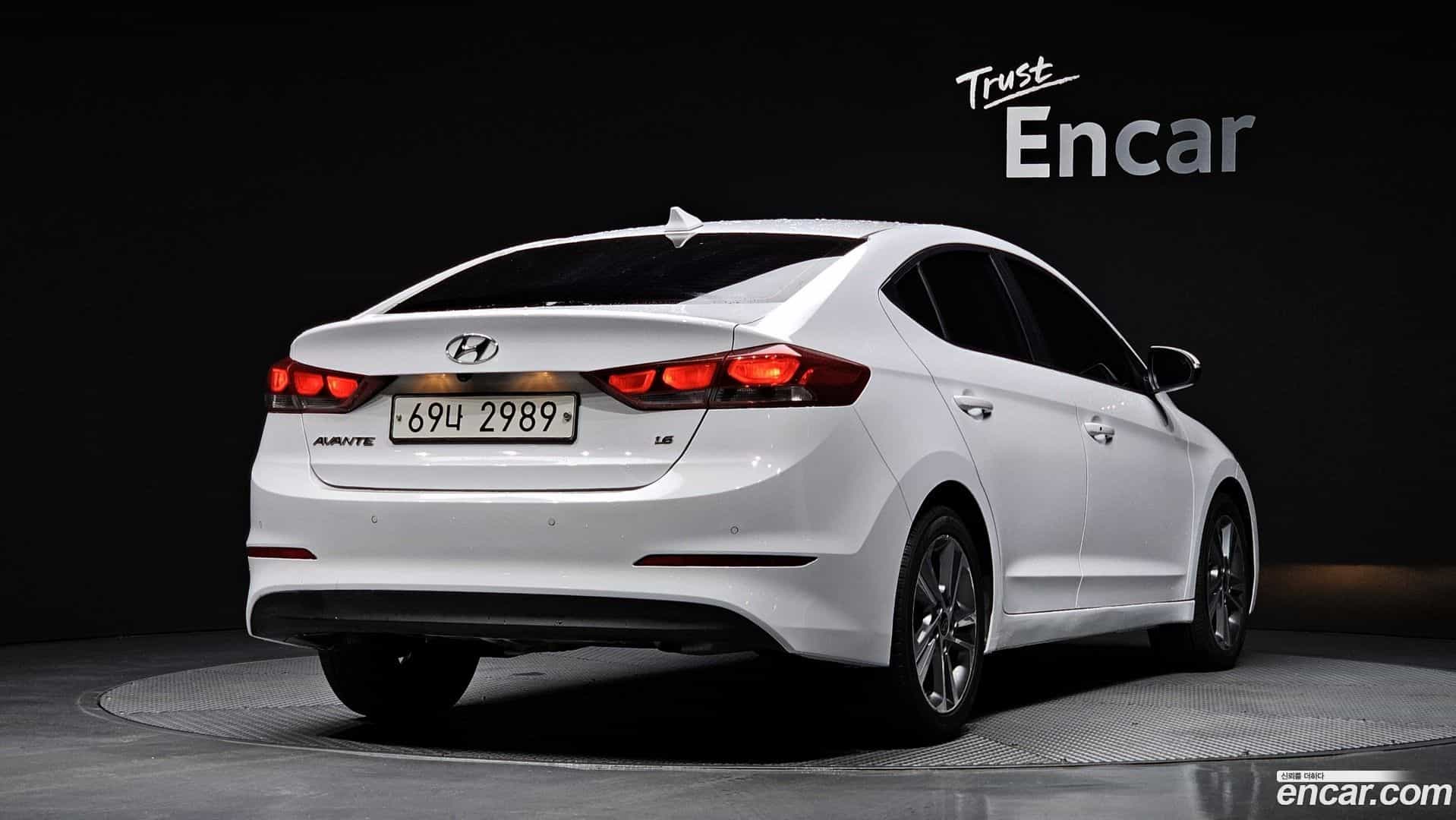 AVANTE Hyundai 2018.7-OUTER-002