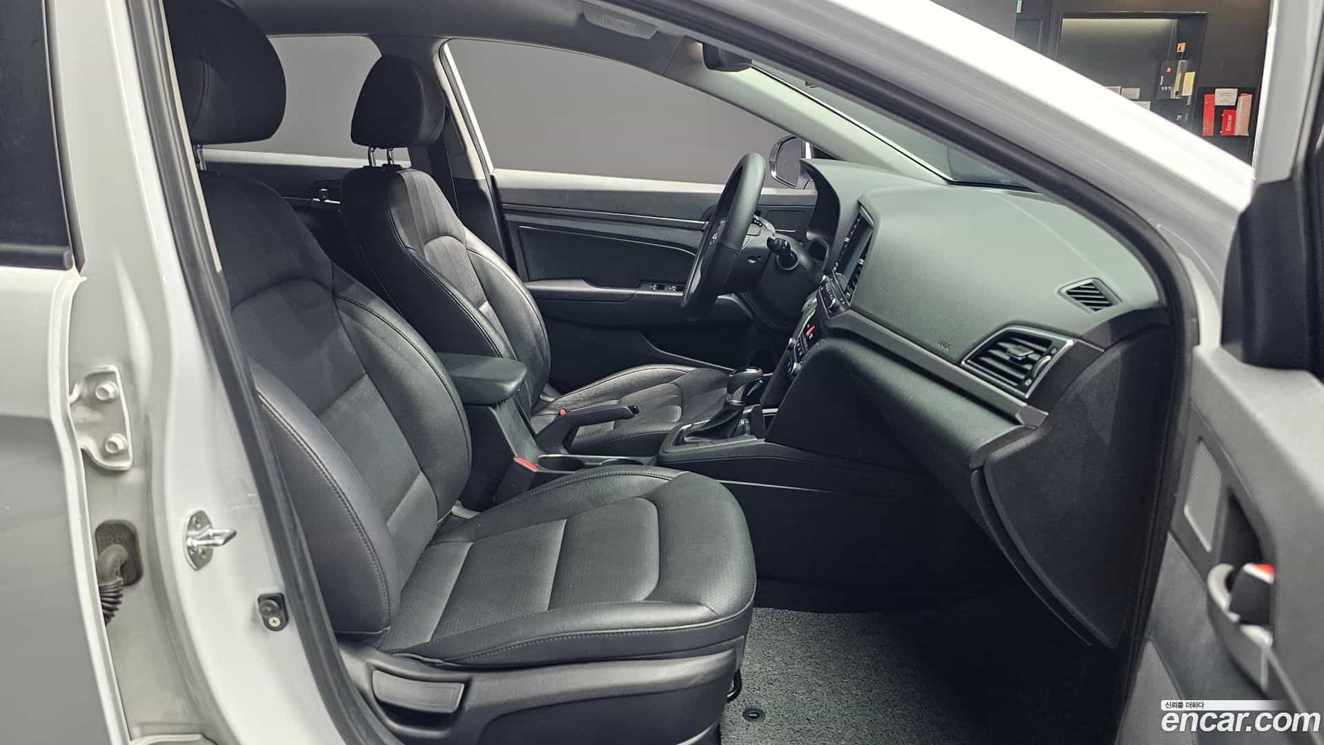 AVANTE Hyundai 2018.7-OPTION-015
