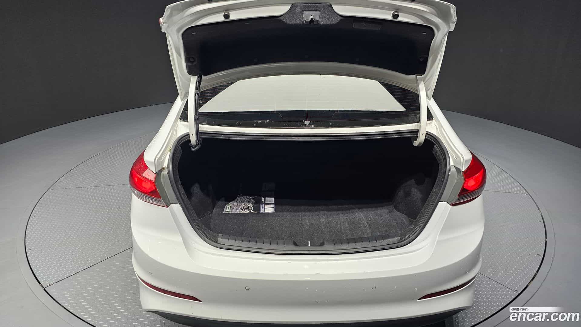 AVANTE Hyundai 2018.7-OPTION-024