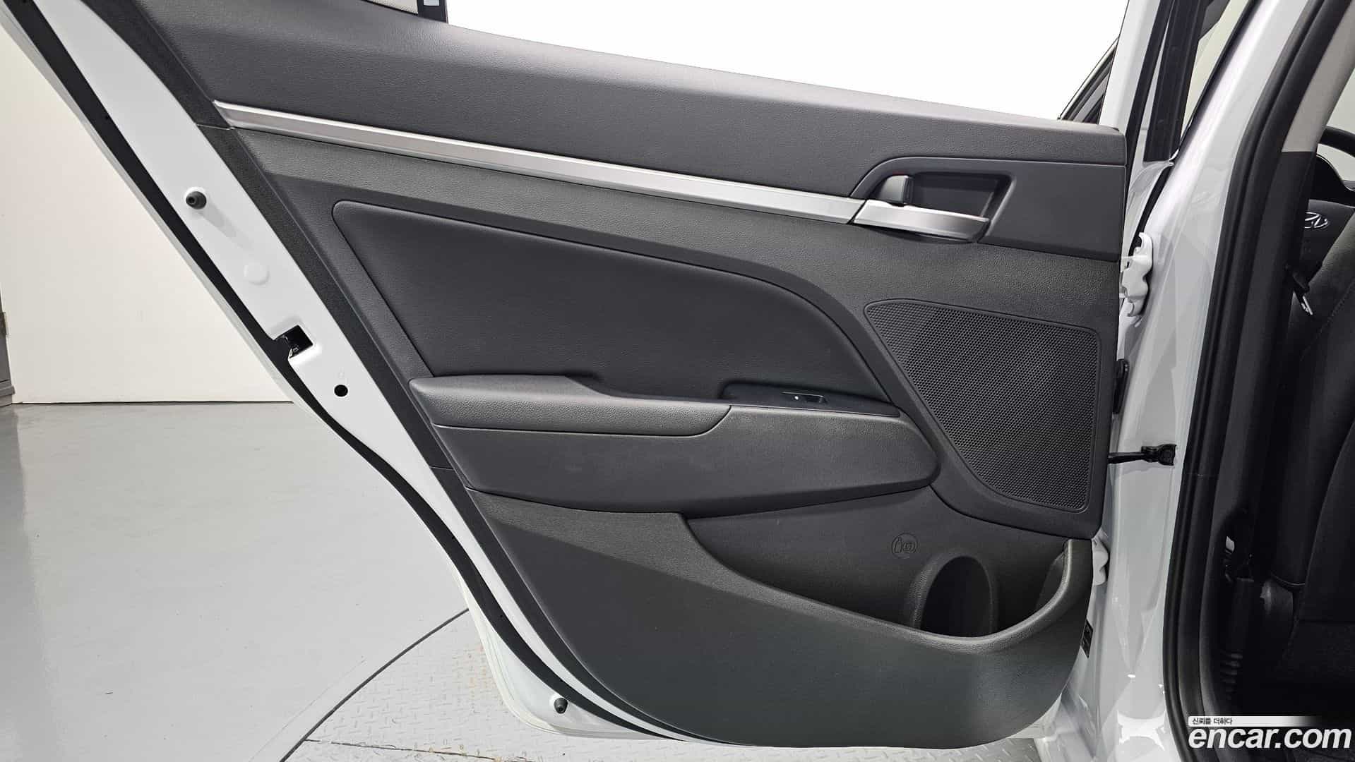 AVANTE Hyundai 2020.2-INNER-035