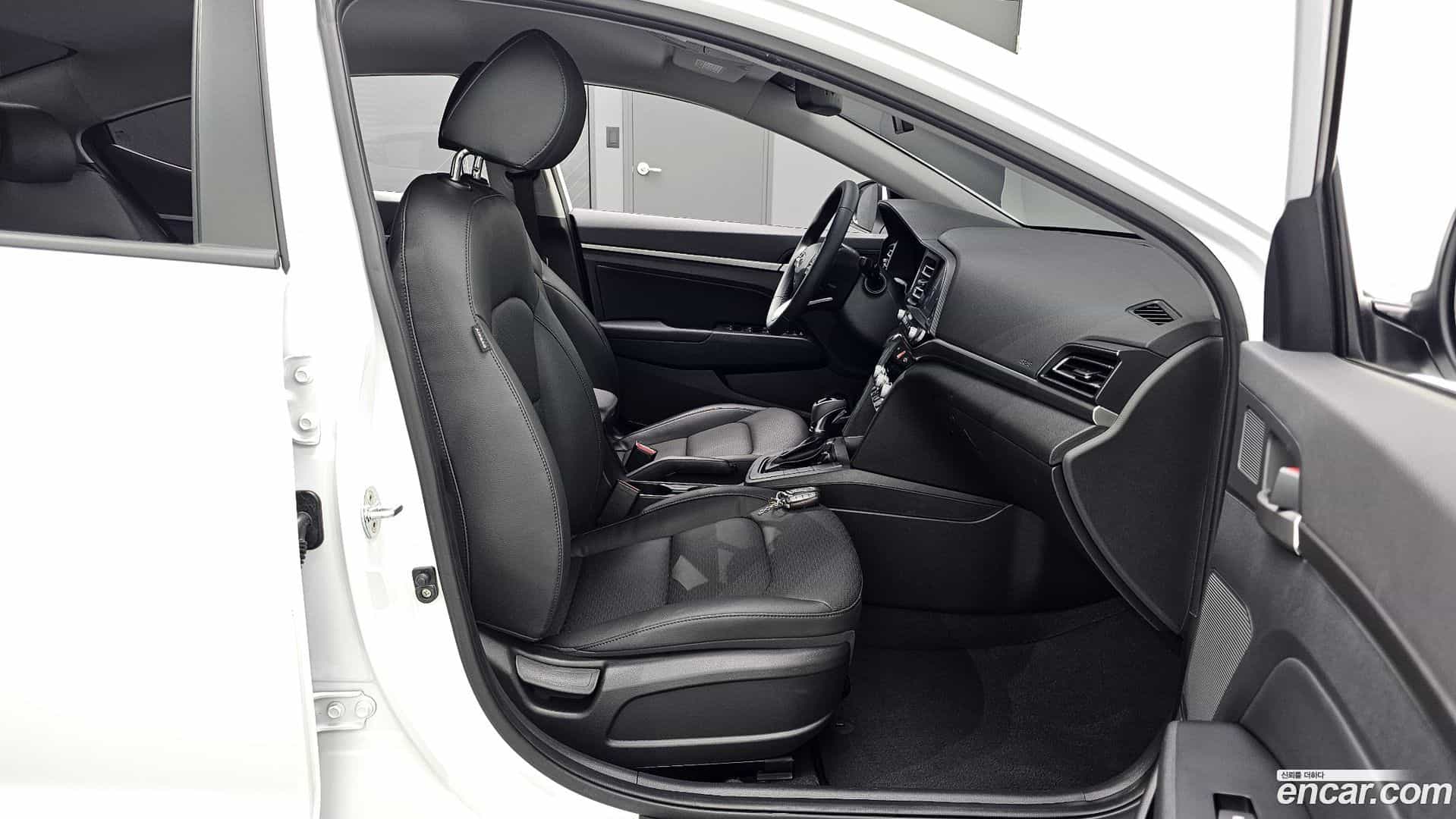 AVANTE Hyundai 2020.2-INNER-036