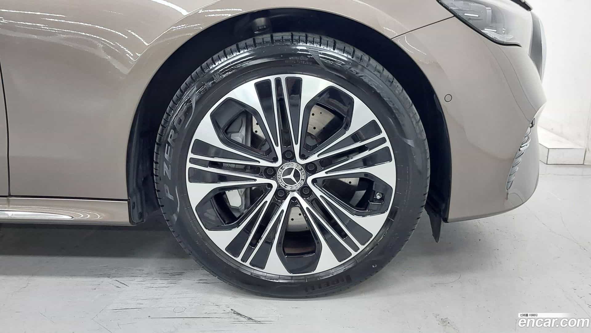 E-Class Mercedes-Benz 2025.8-OUTER-005