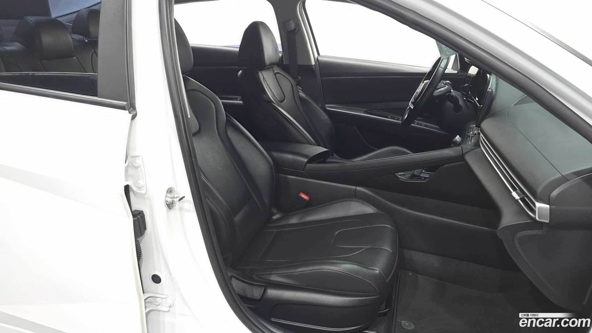AVANTE Hyundai 2022.5-OPTION-016