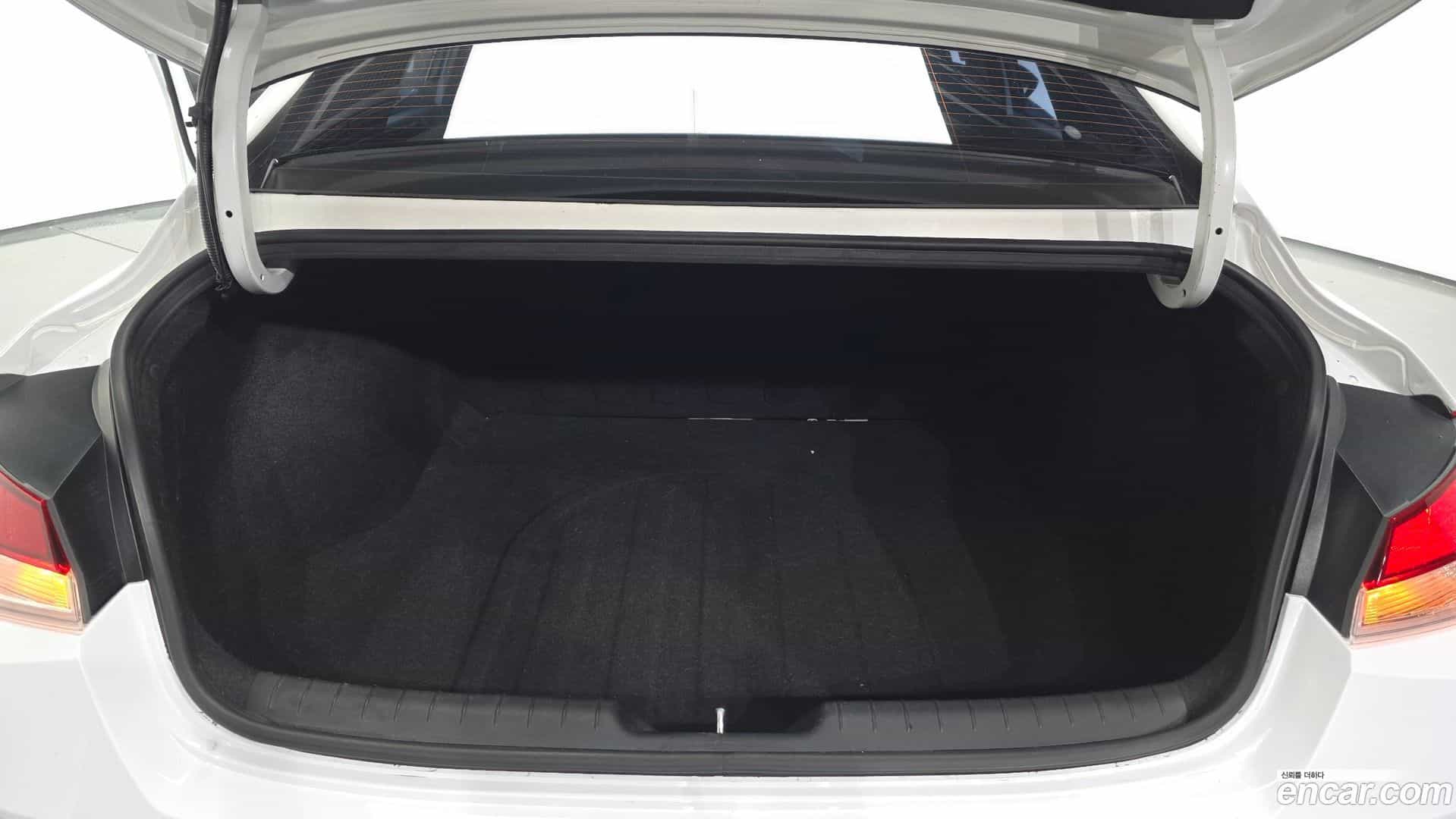 AVANTE Hyundai 2022.5-OPTION-024