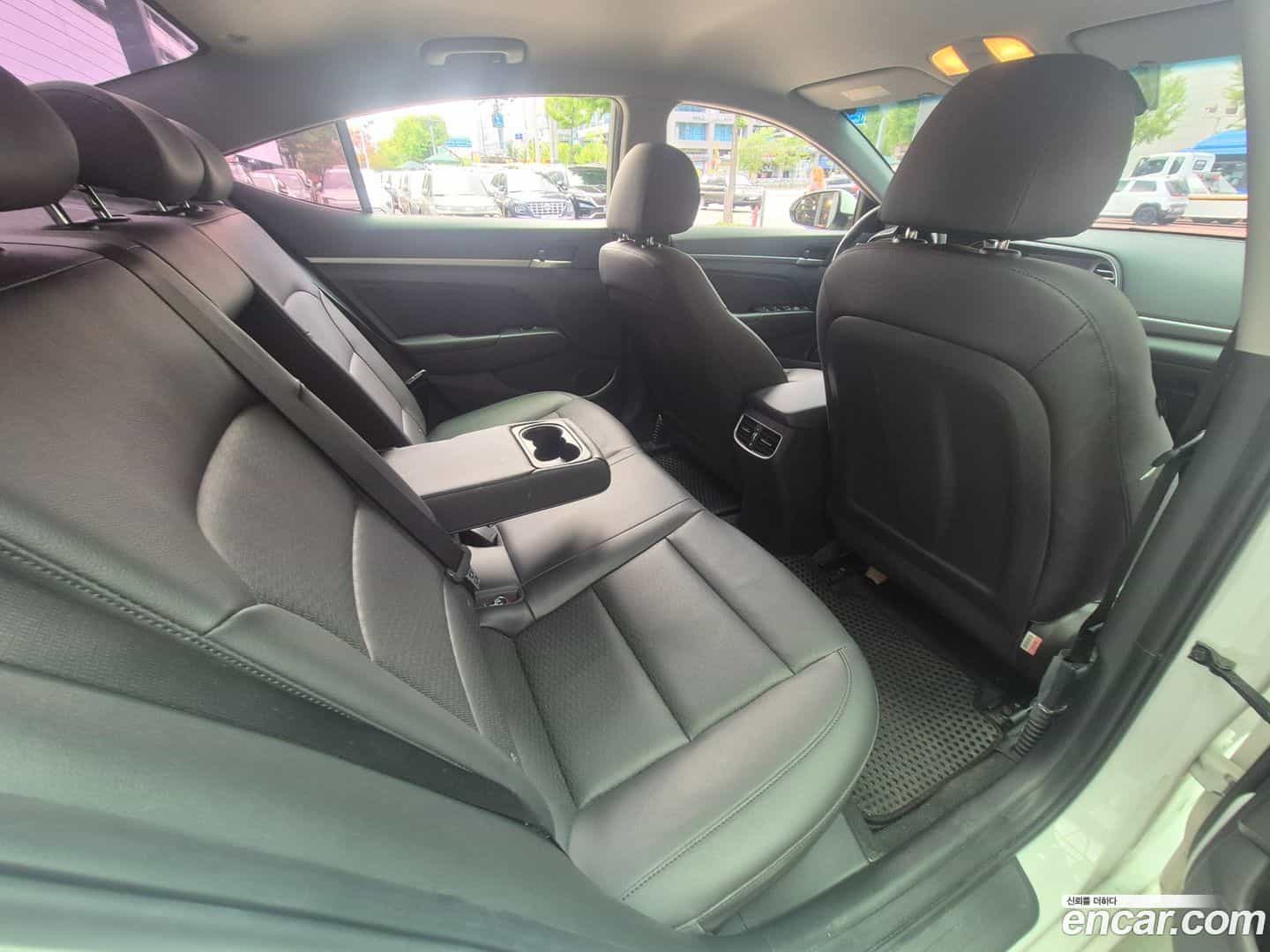 AVANTE Hyundai 2019.10-OPTION-016