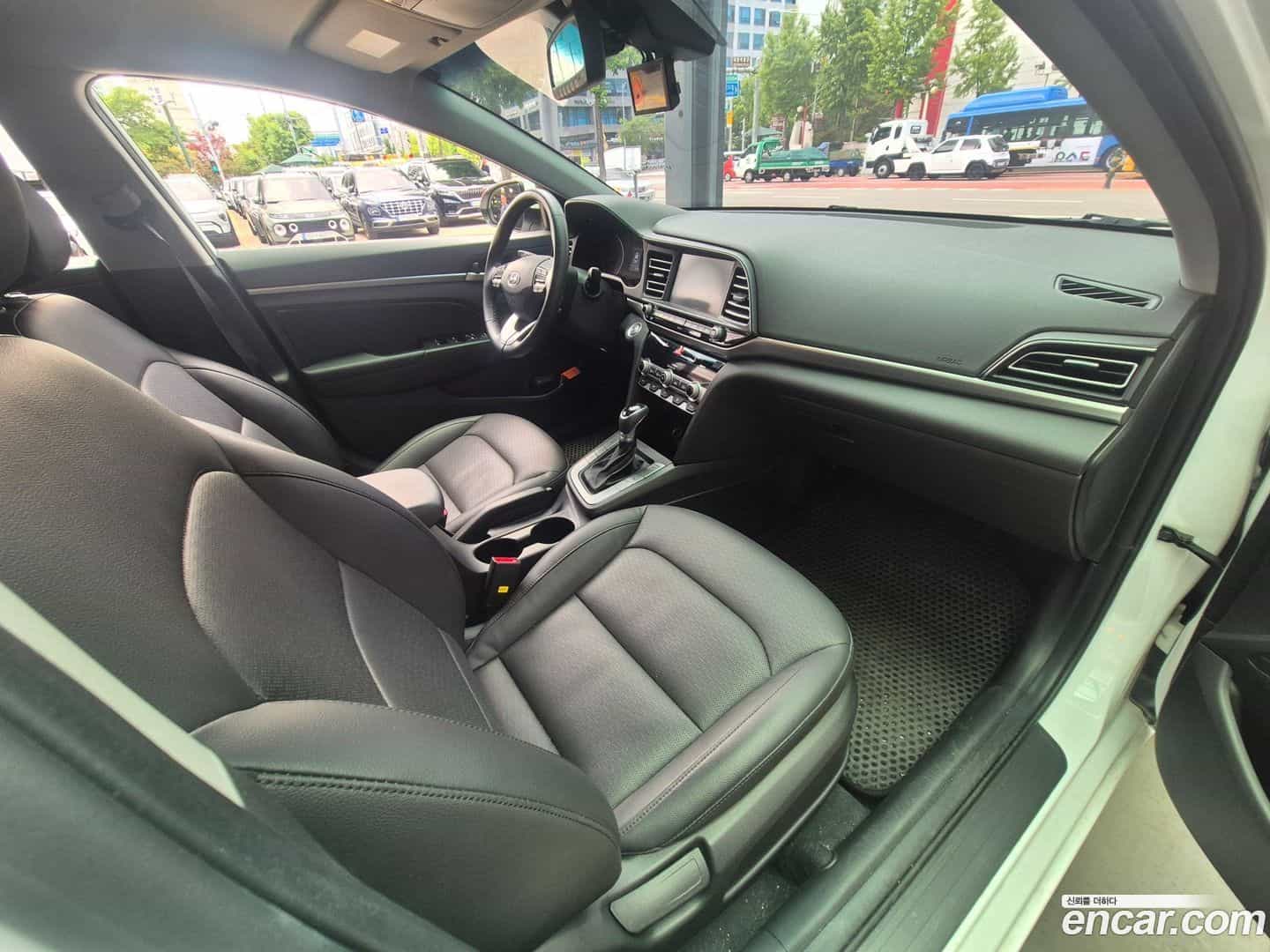 AVANTE Hyundai 2019.10-OPTION-017