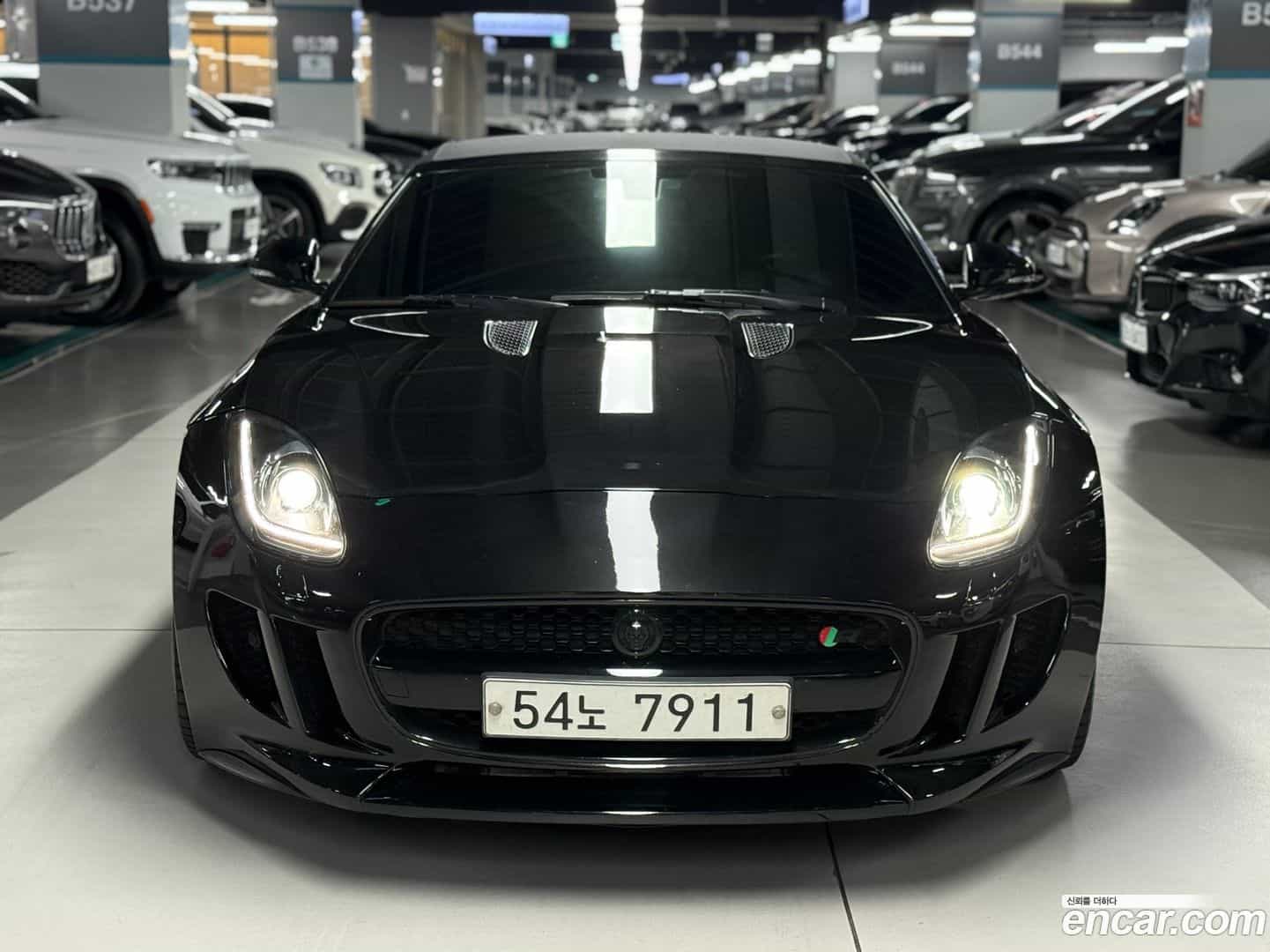 F-TYPE Jaguar 2015.7-OUTER-001