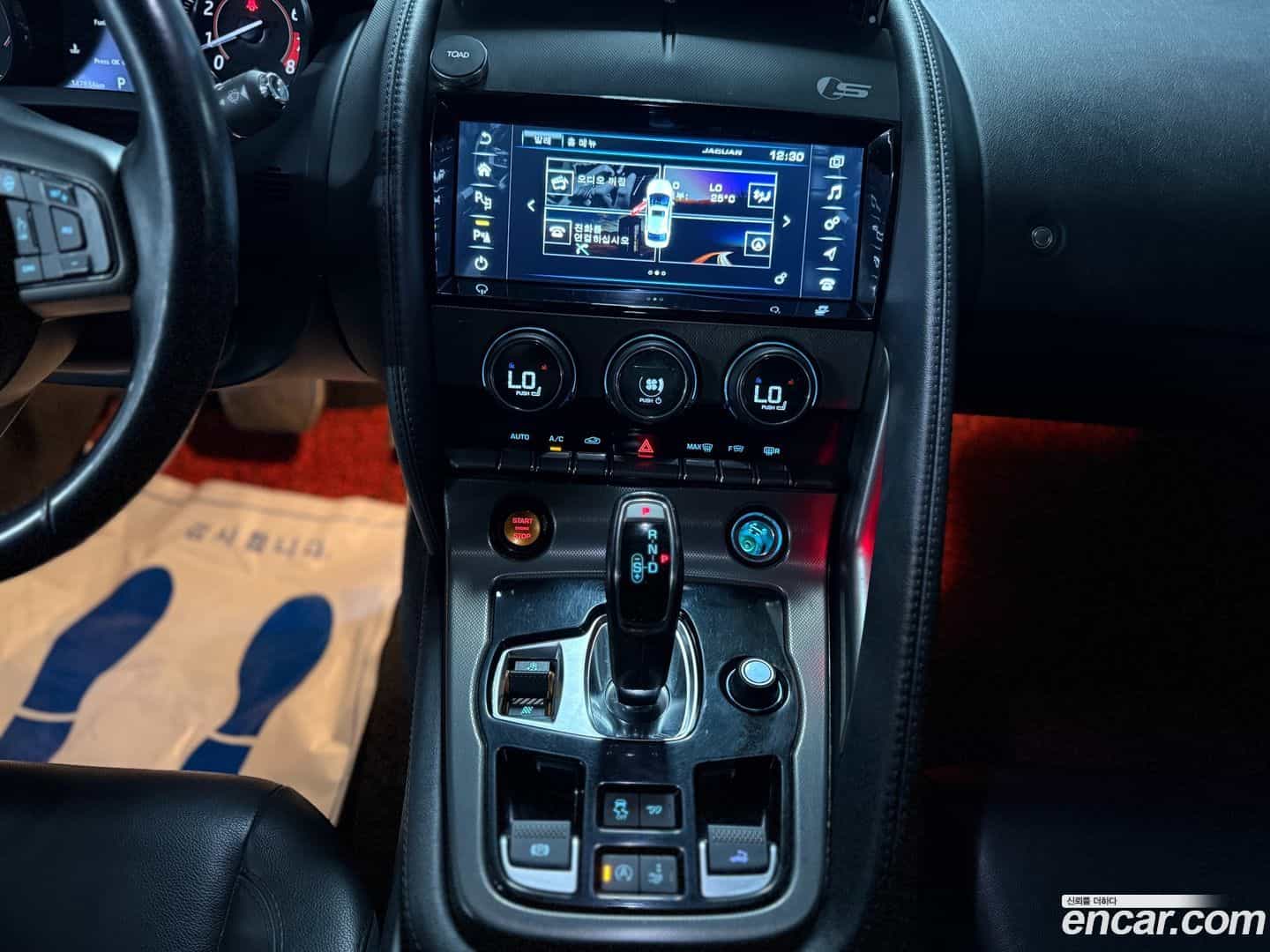 F-TYPE Jaguar 2015.7-INNER-007