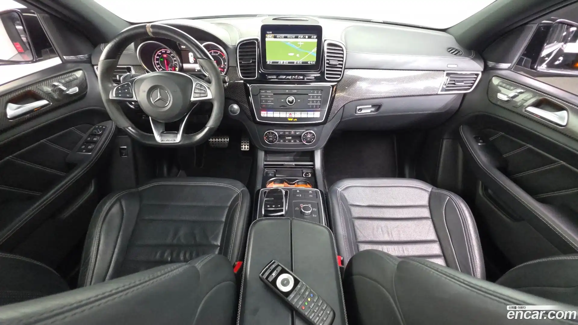 GLE-Class Mercedes-Benz 2017.2-INNER-007