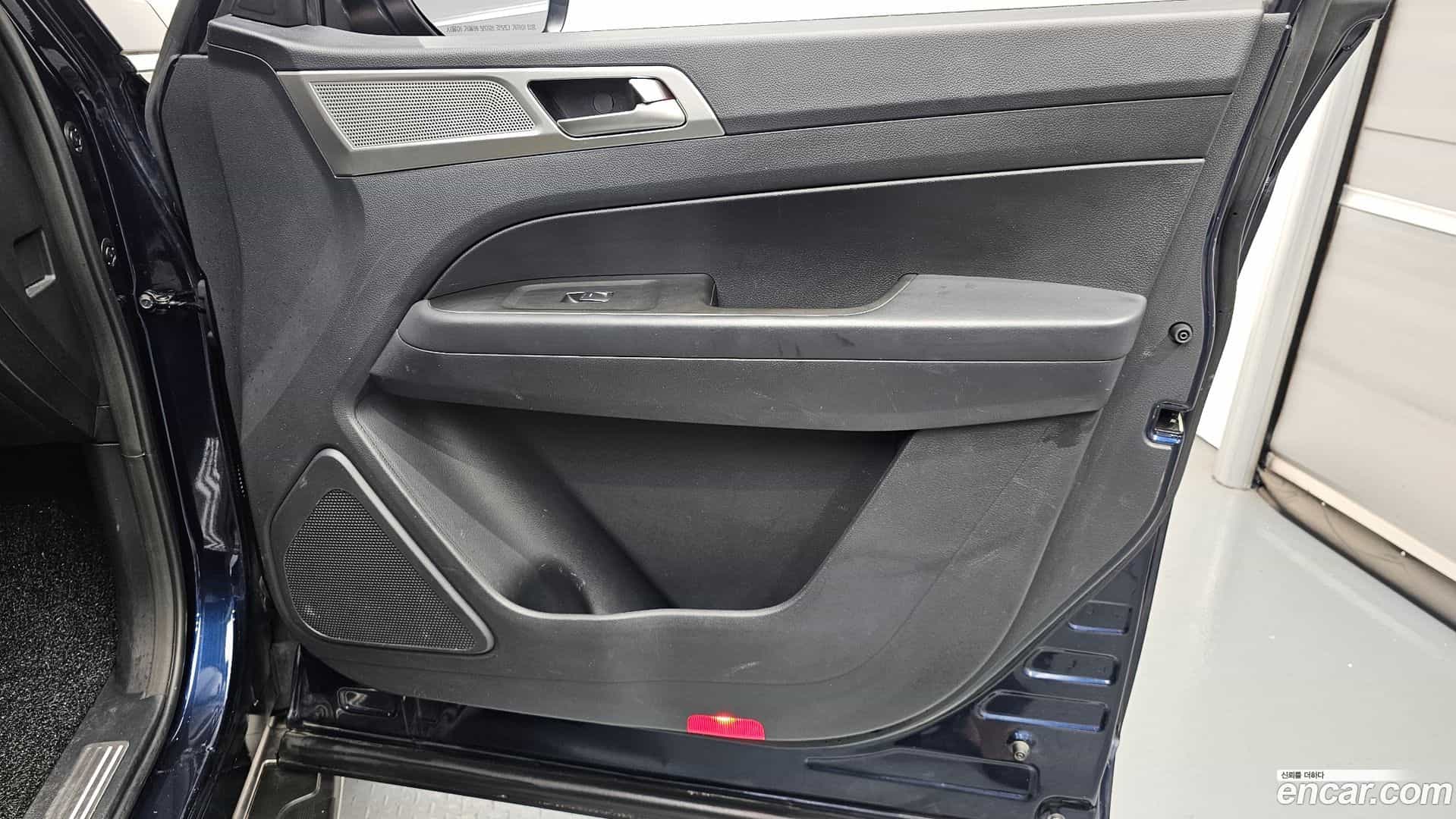 Rexton KG Mobility 2019.4-INNER-034