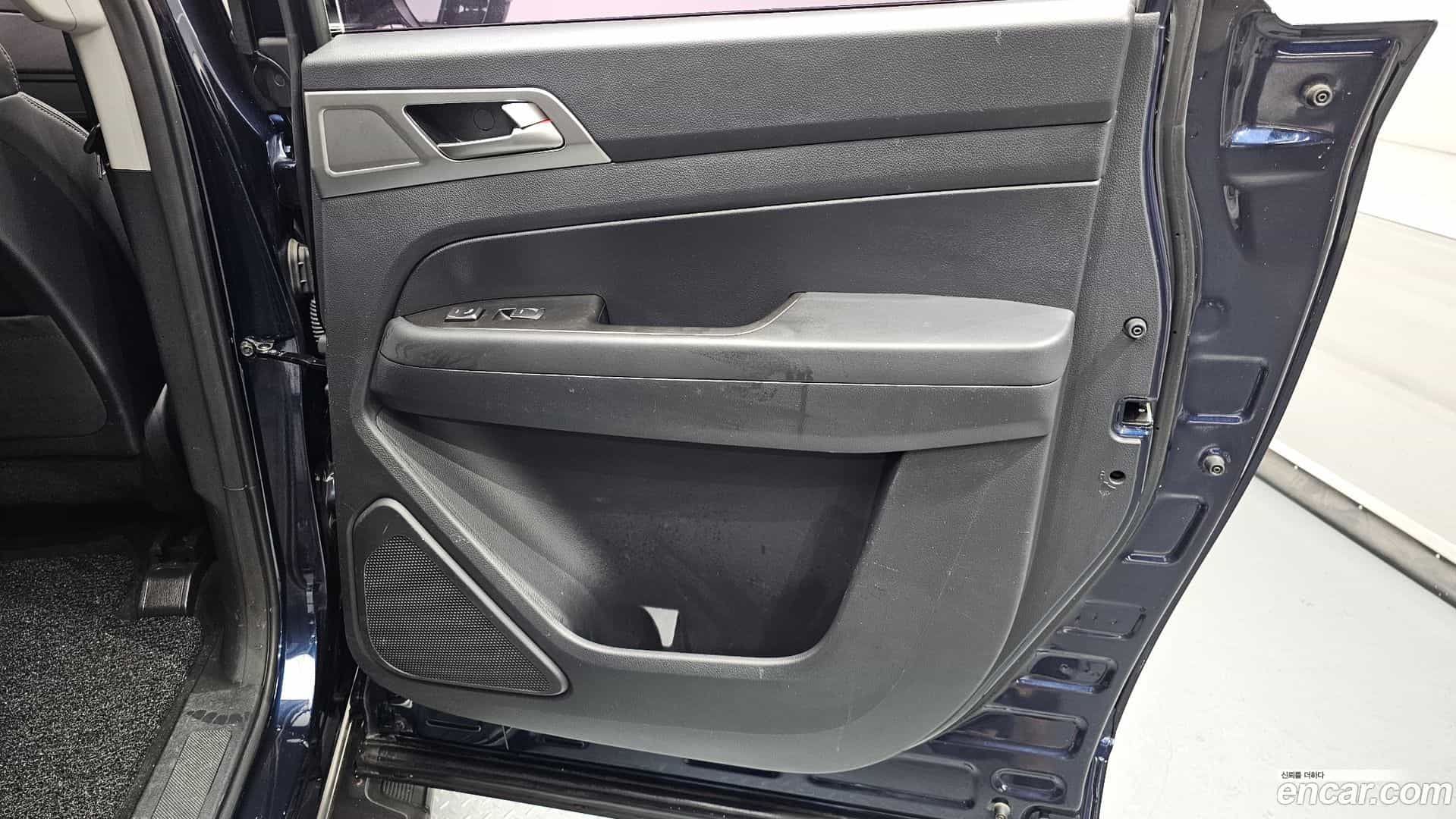 Rexton KG Mobility 2019.4-INNER-035