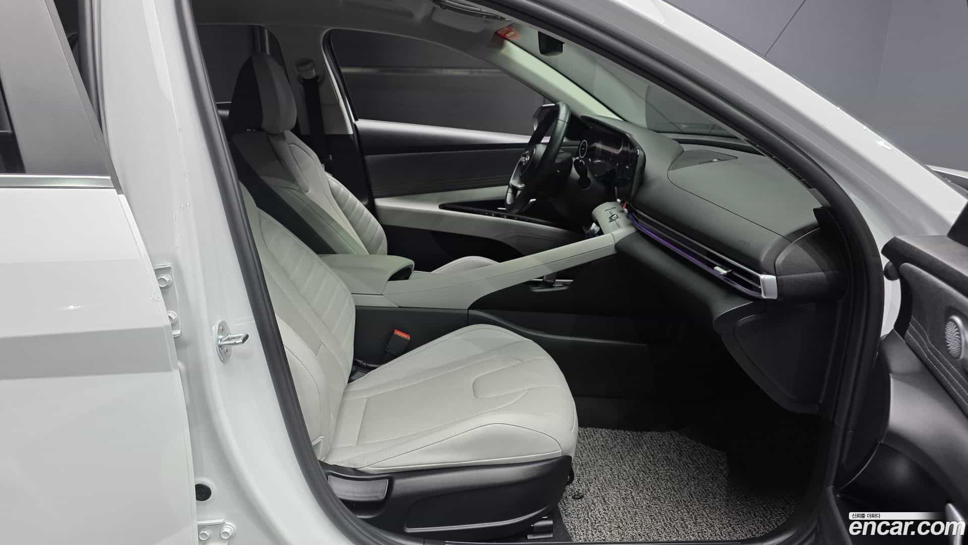 AVANTE Hyundai 2021.11-OPTION-015