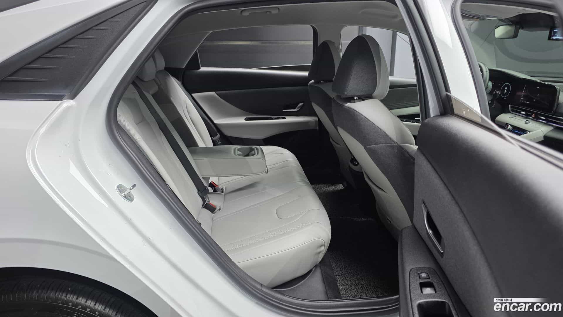 AVANTE Hyundai 2021.11-OPTION-016