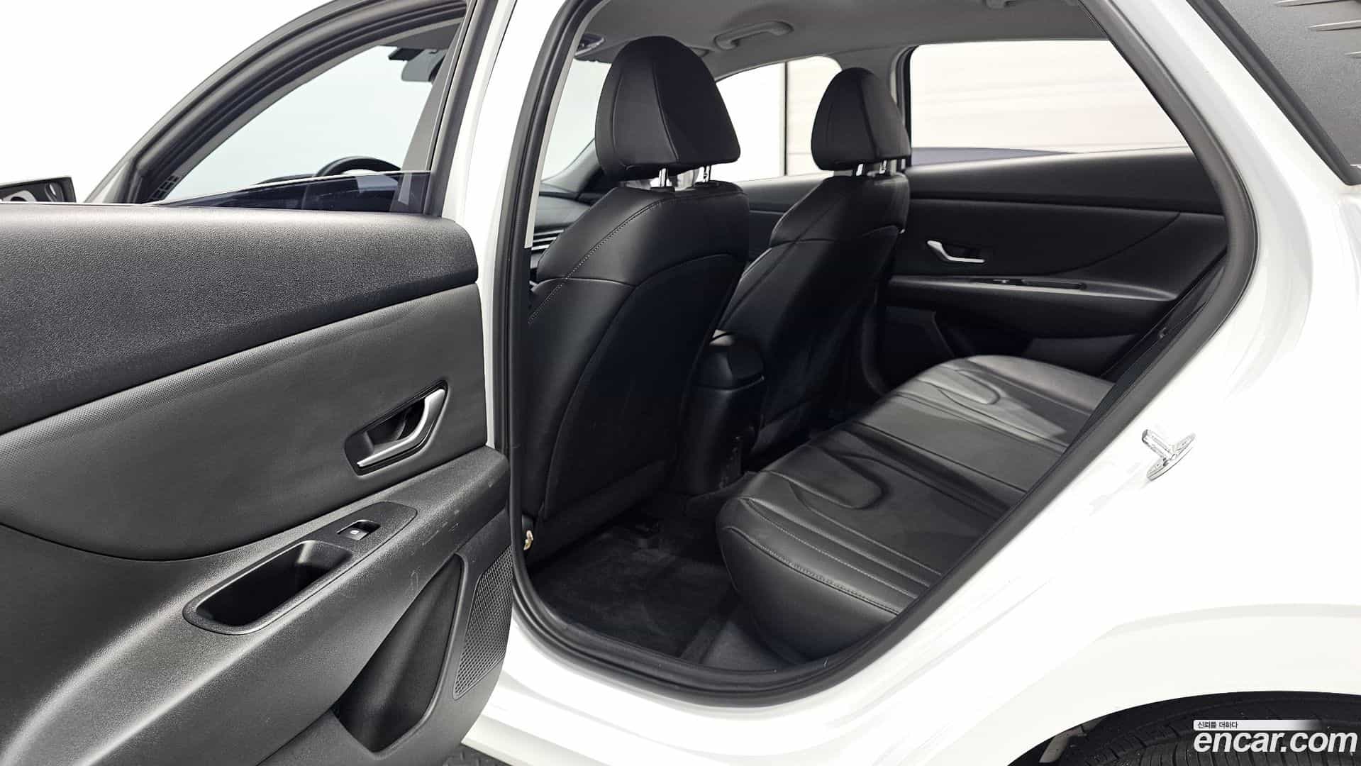 AVANTE Hyundai 2023.1-INNER-036