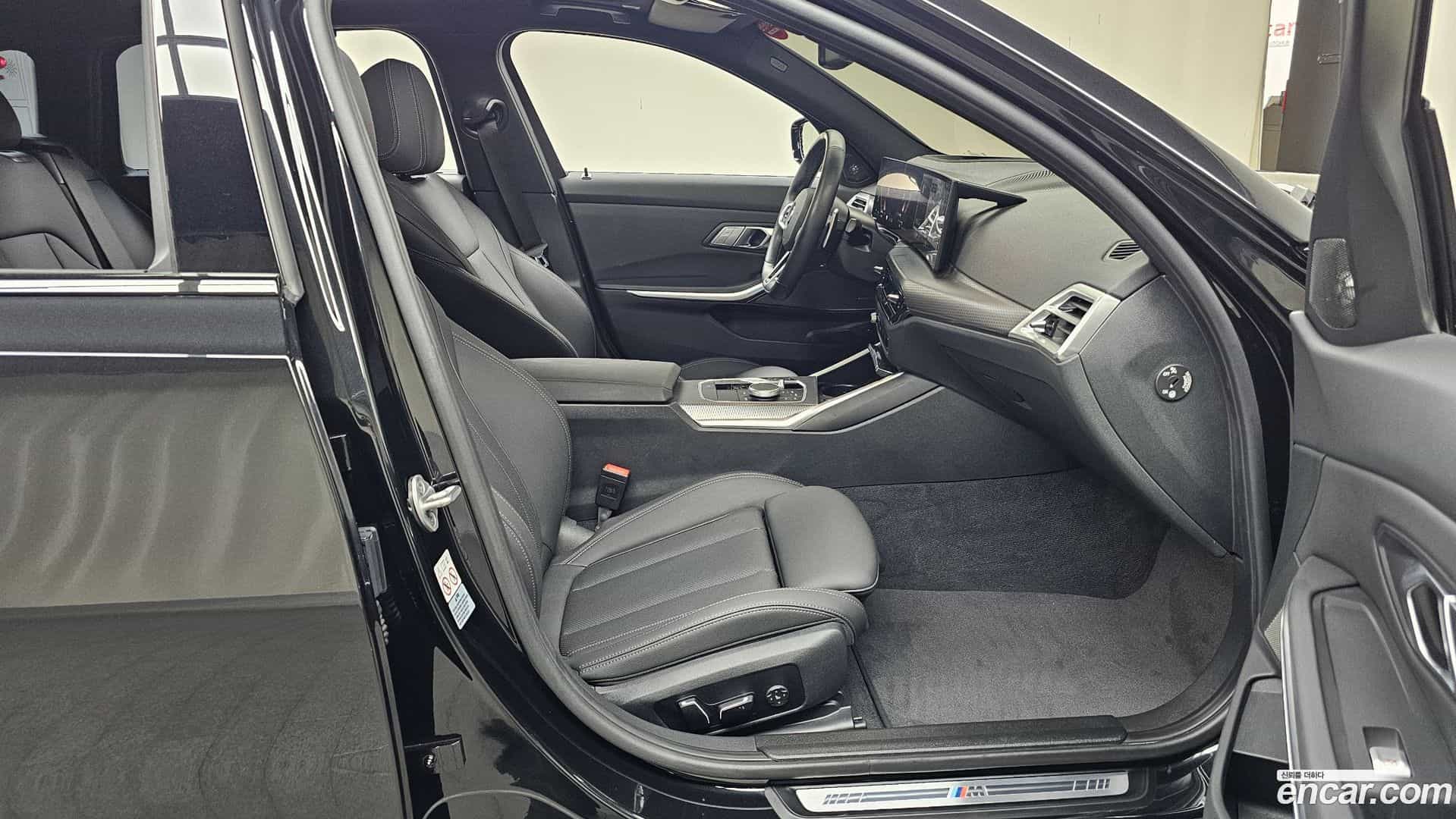 3-Series BMW 2025.0-INNER-036