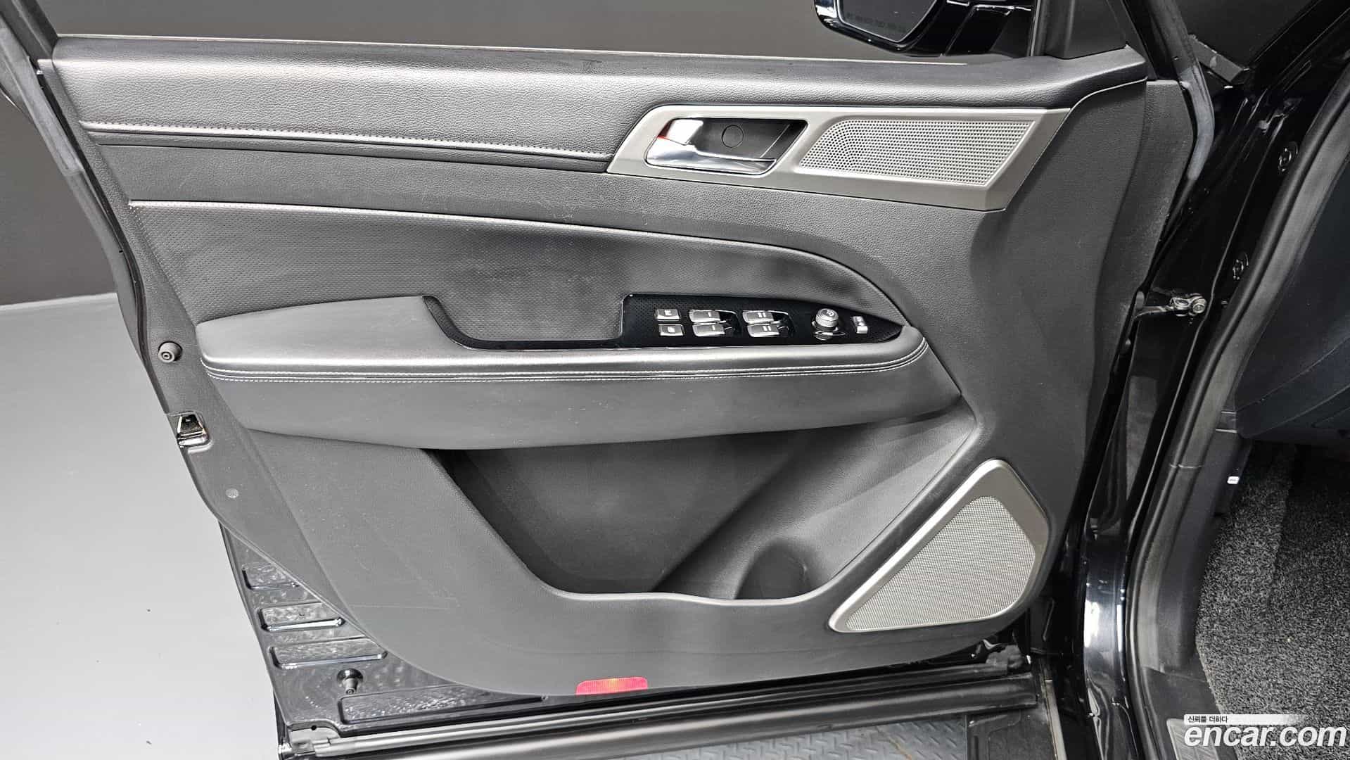 Rexton KG Mobility 2018.2-INNER-034