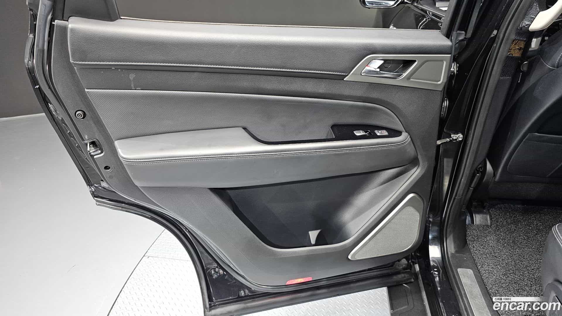 Rexton KG Mobility 2018.2-INNER-035