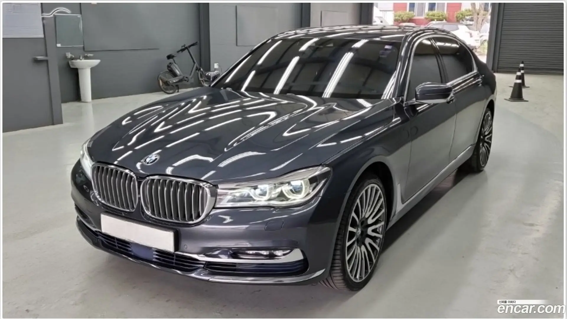 Main__Slider__Photo:7-Series BMW 2016.11-0