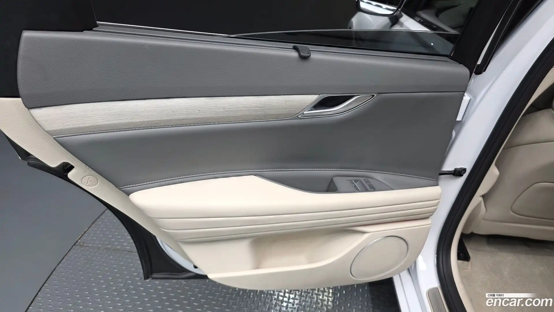 G80 Genesis 2024.3-INNER-035