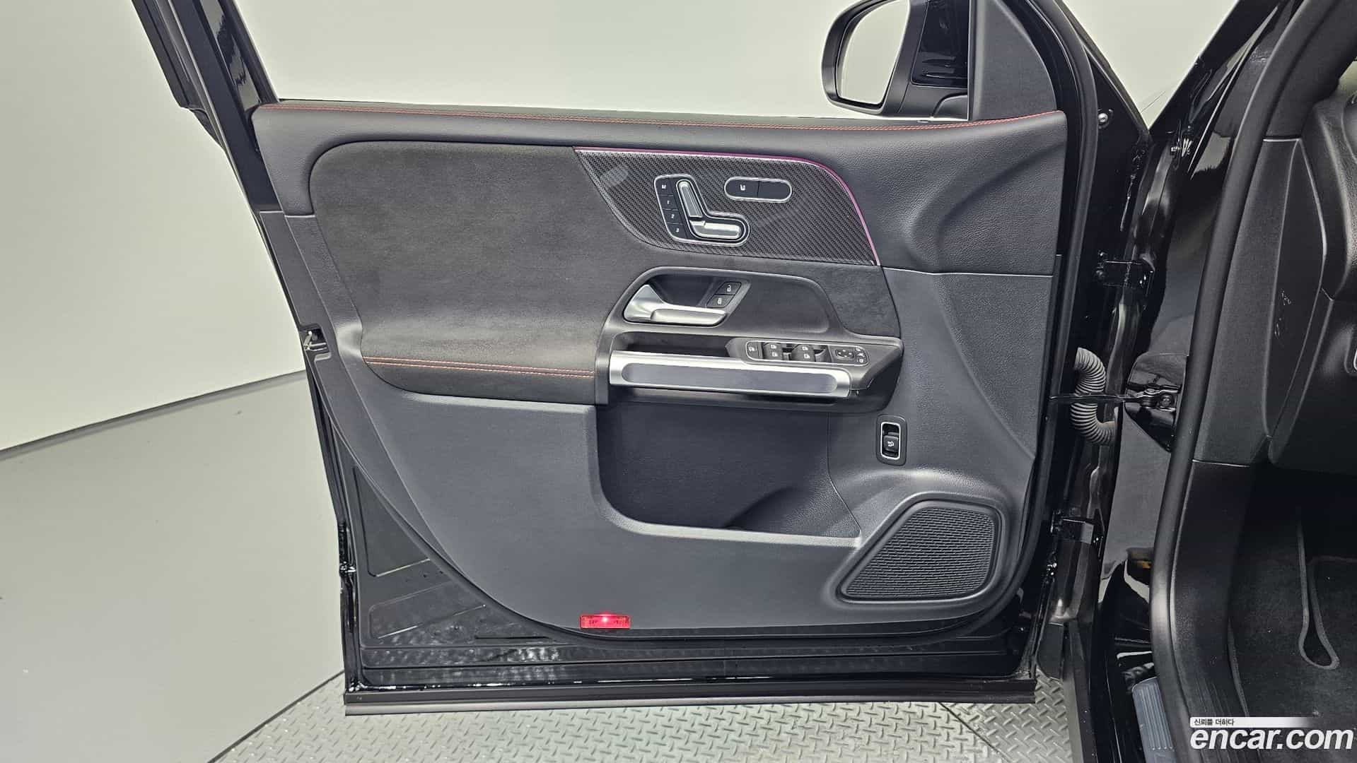 GLB-Class Mercedes-Benz 2022.4-INNER-034