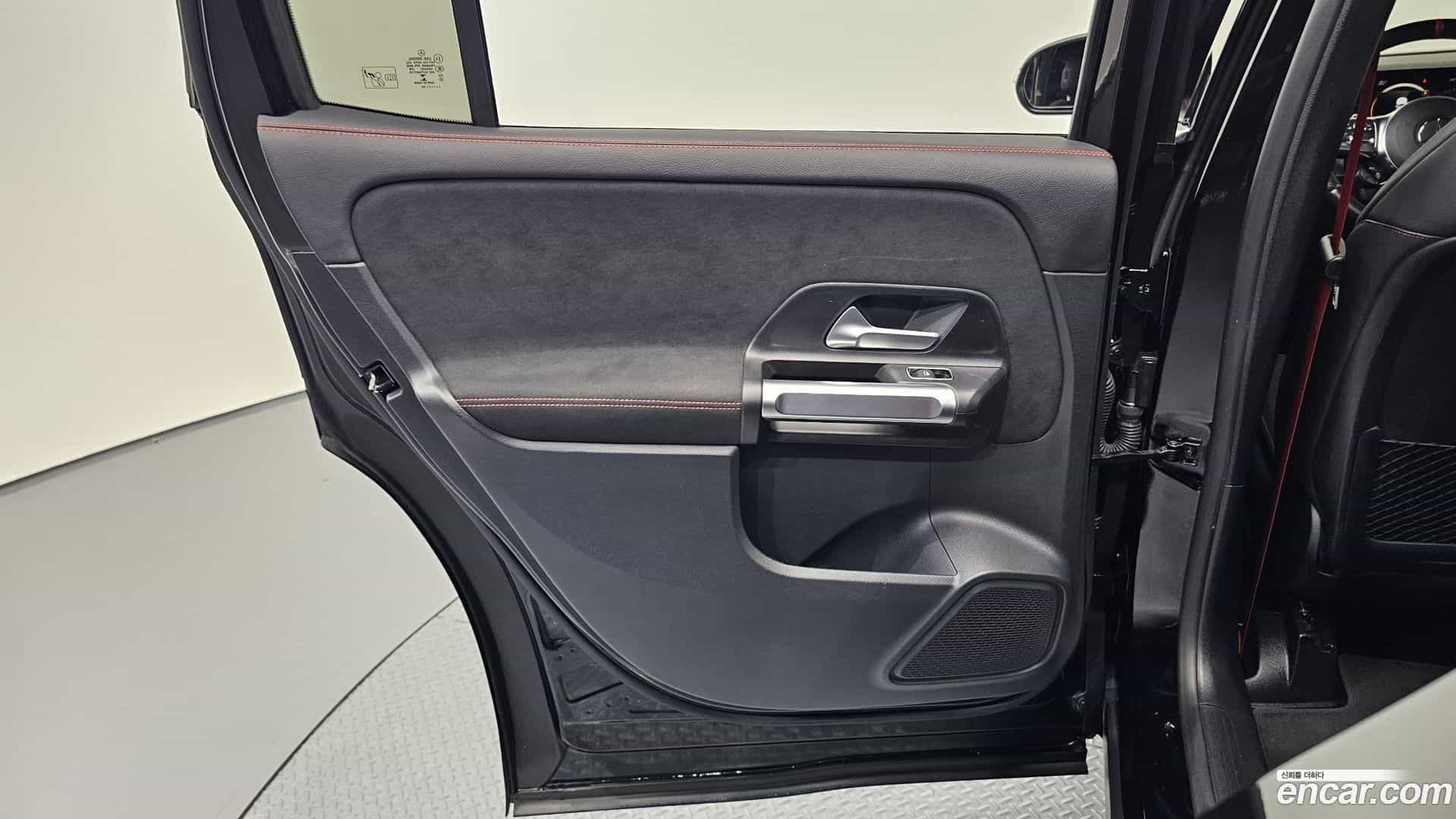 GLB-Class Mercedes-Benz 2022.4-INNER-035