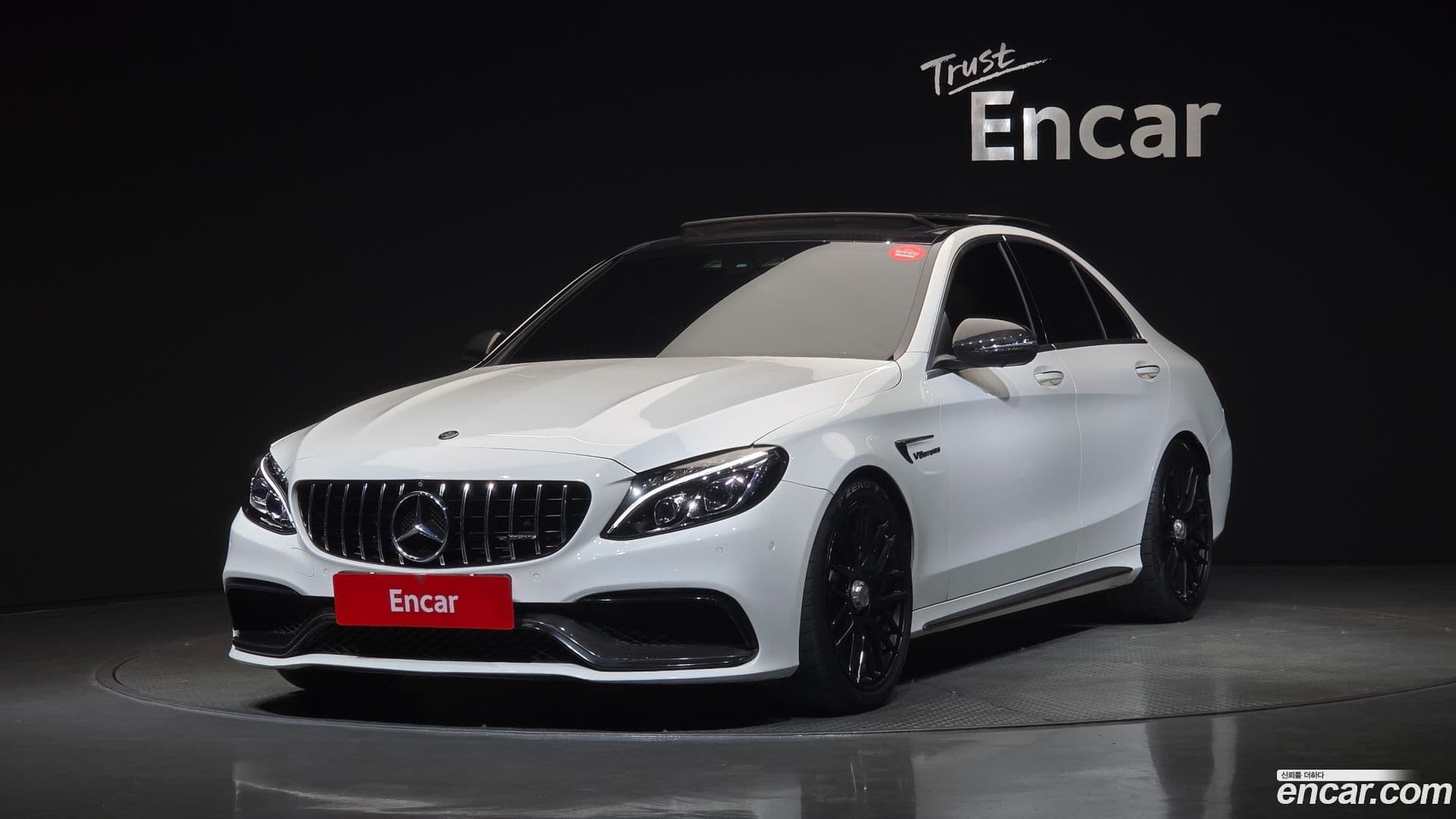 Main__Slider__Photo:C-Class Mercedes-Benz 2016.10-0