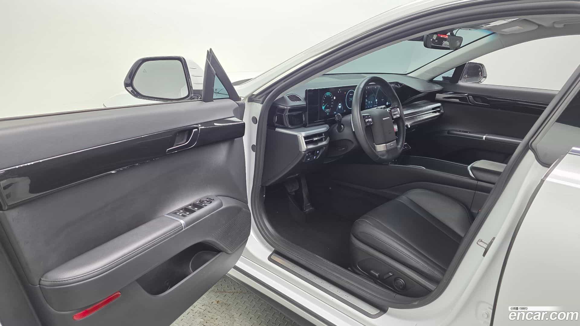 Grandeur Hyundai 2023.0-INNER-010
