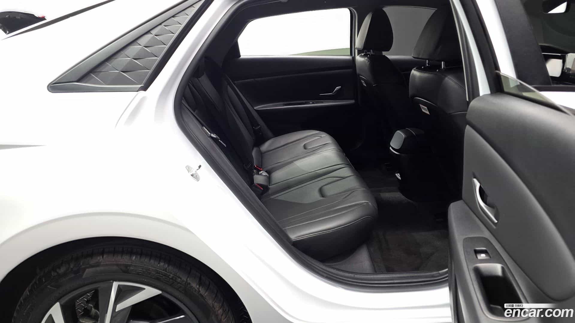 AVANTE Hyundai 2024.4-OPTION-015