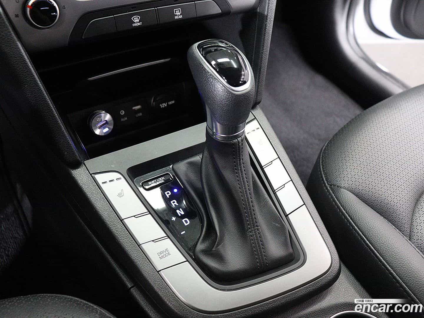 AVANTE Hyundai 2018.3-INNER-009