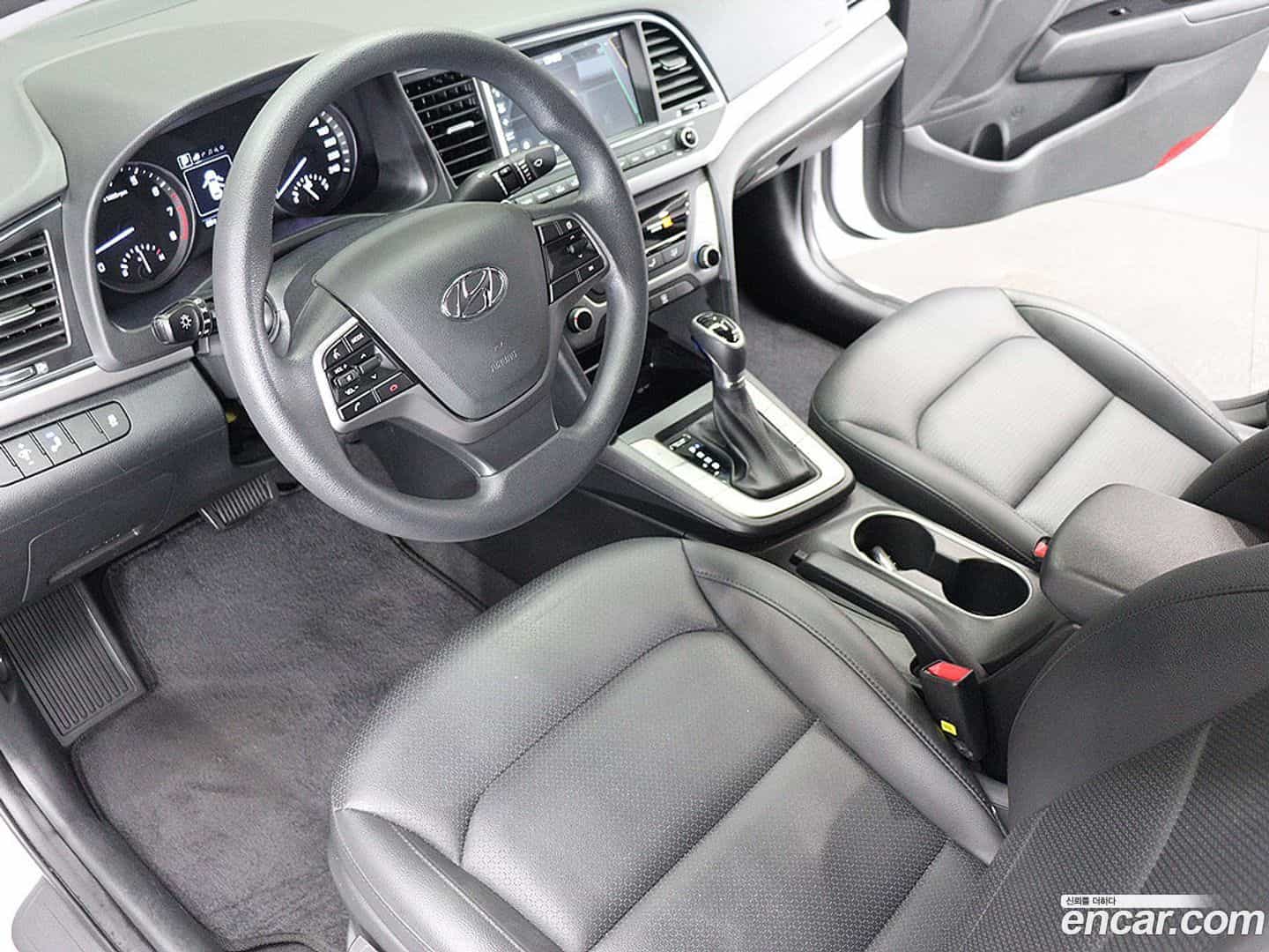 AVANTE Hyundai 2018.3-INNER-010