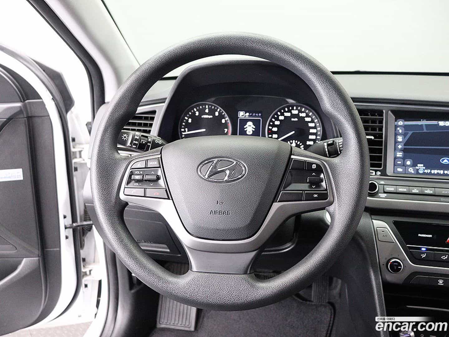 AVANTE Hyundai 2018.3-OPTION-016