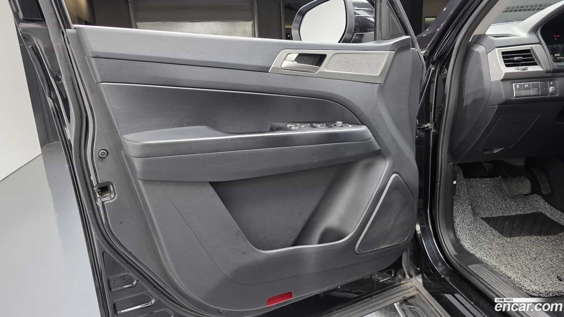 Rexton KG Mobility 2019.1-INNER-034