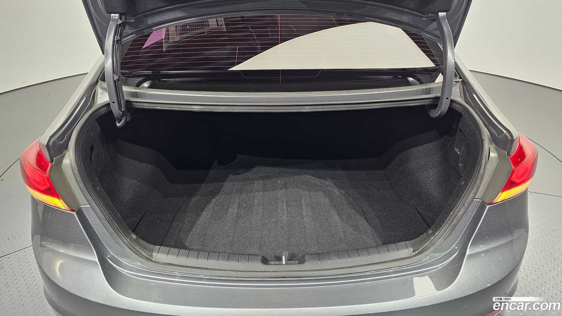 AVANTE Hyundai 2015.11-OPTION-024