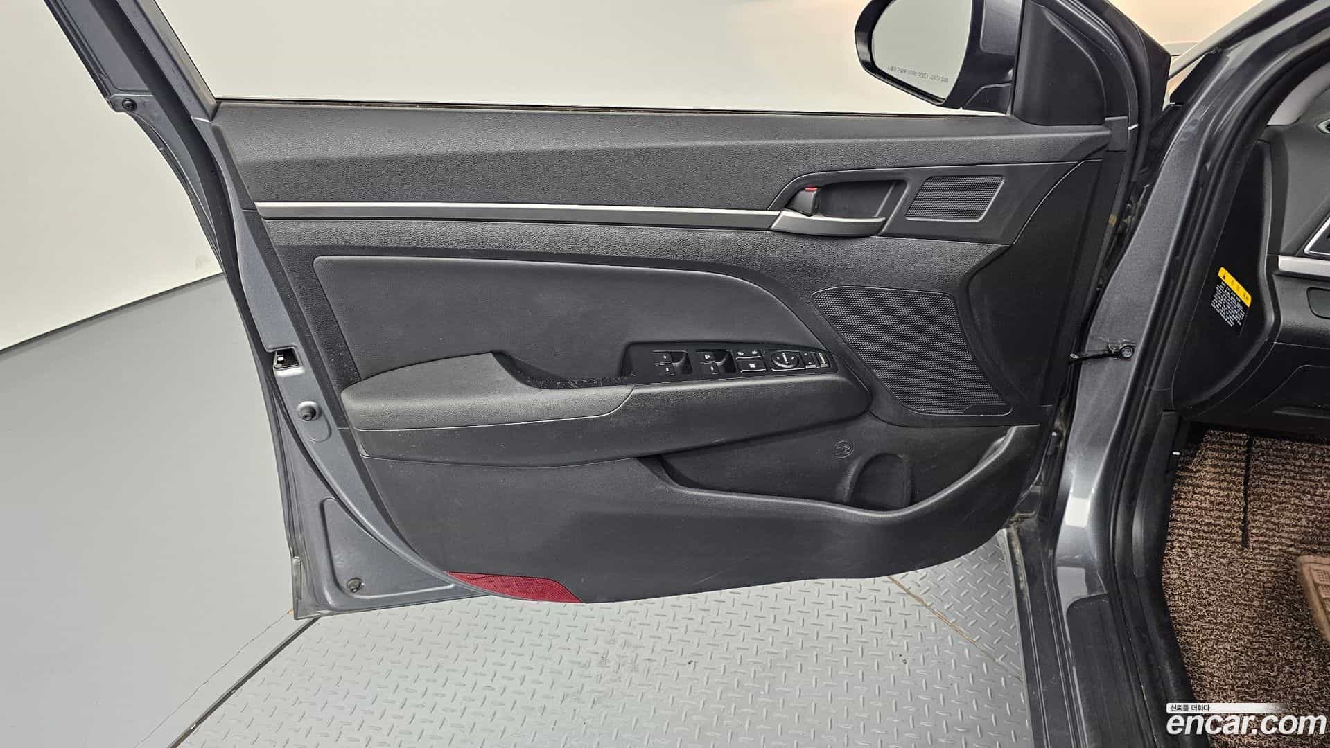 AVANTE Hyundai 2015.11-INNER-034