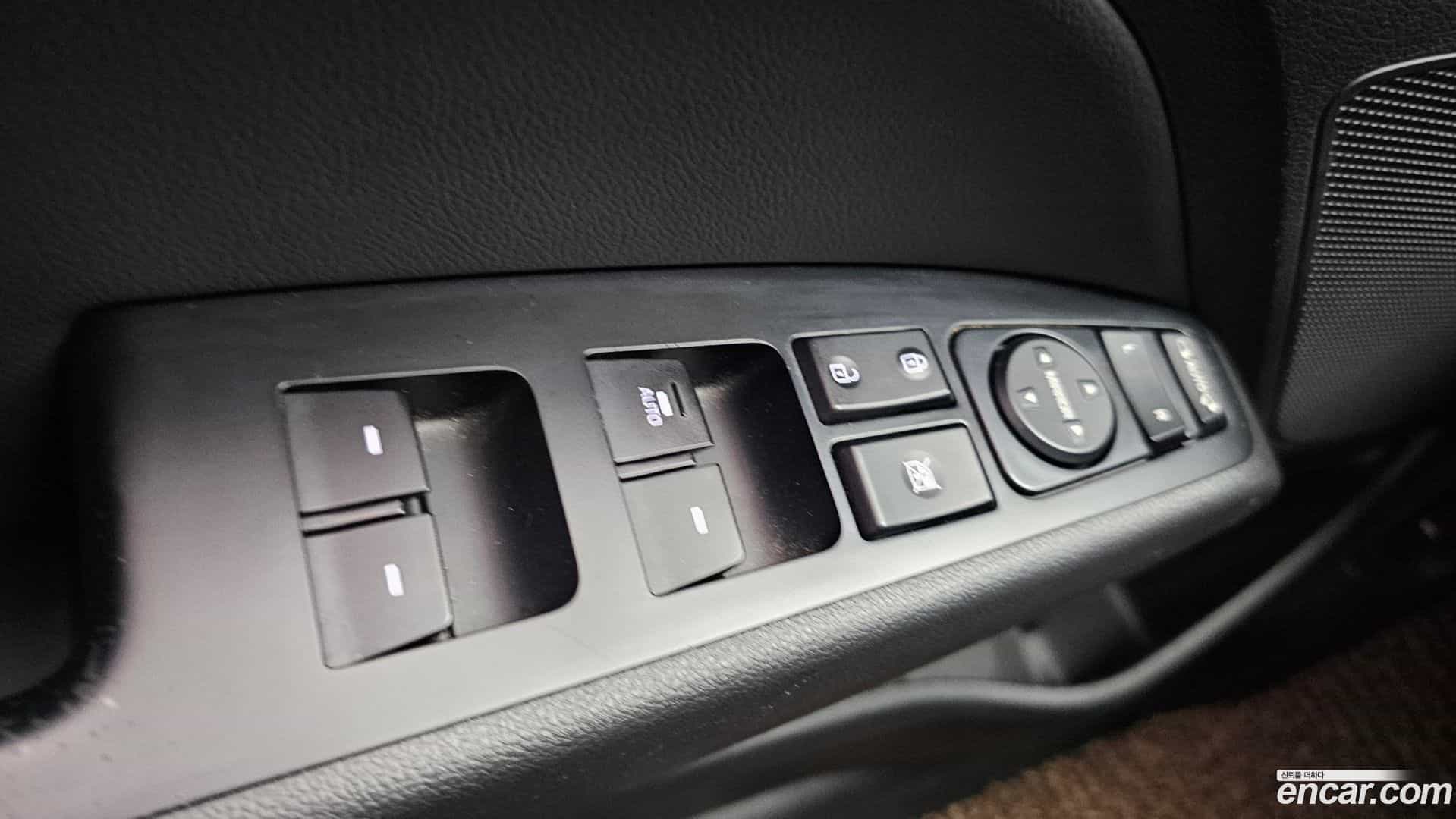 AVANTE Hyundai 2015.11-OPTION-042