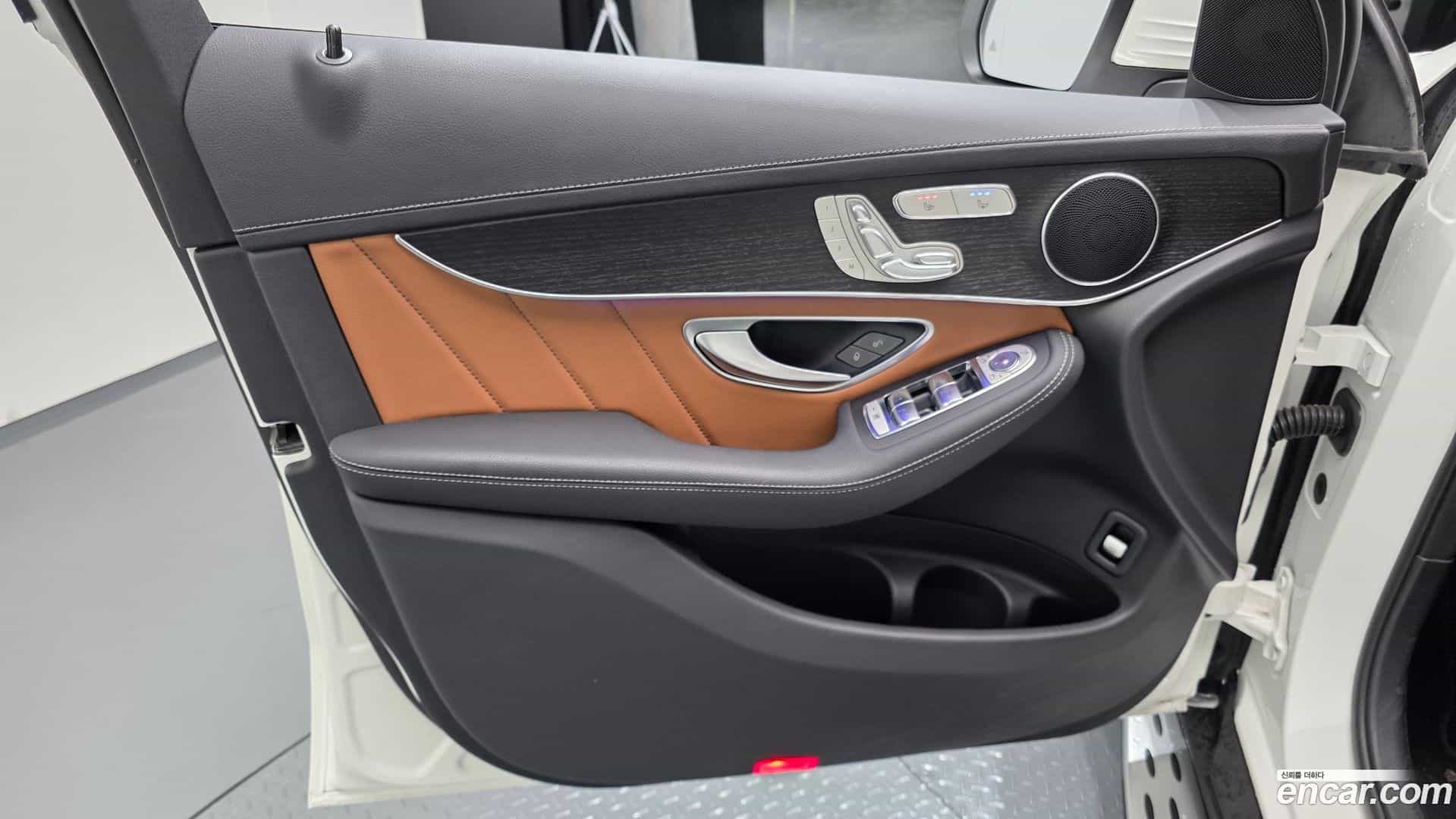 GLC-Class Mercedes-Benz 2023.3-INNER-034