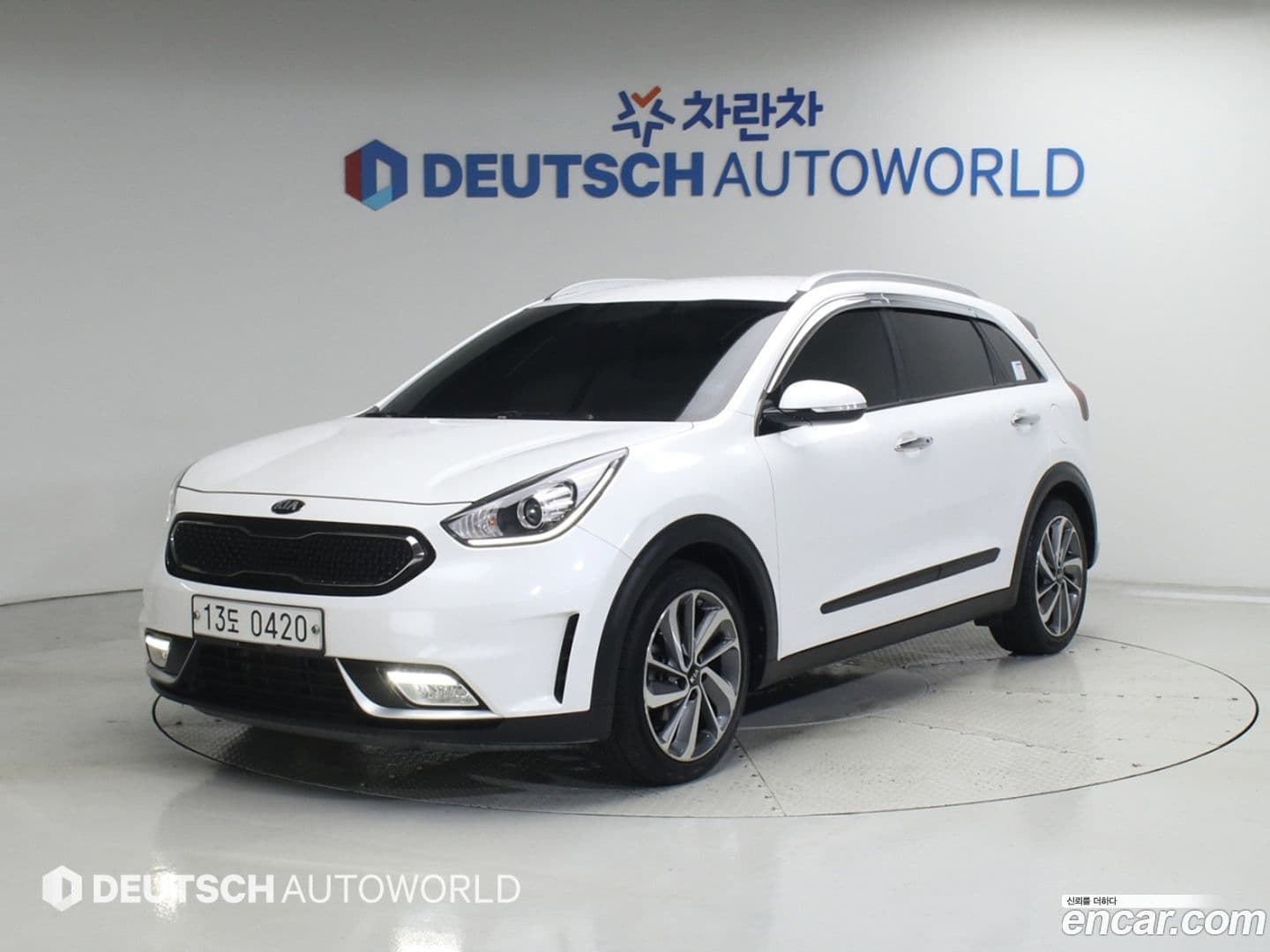 Main__Slider__Photo:Niro Kia 2016.8-0