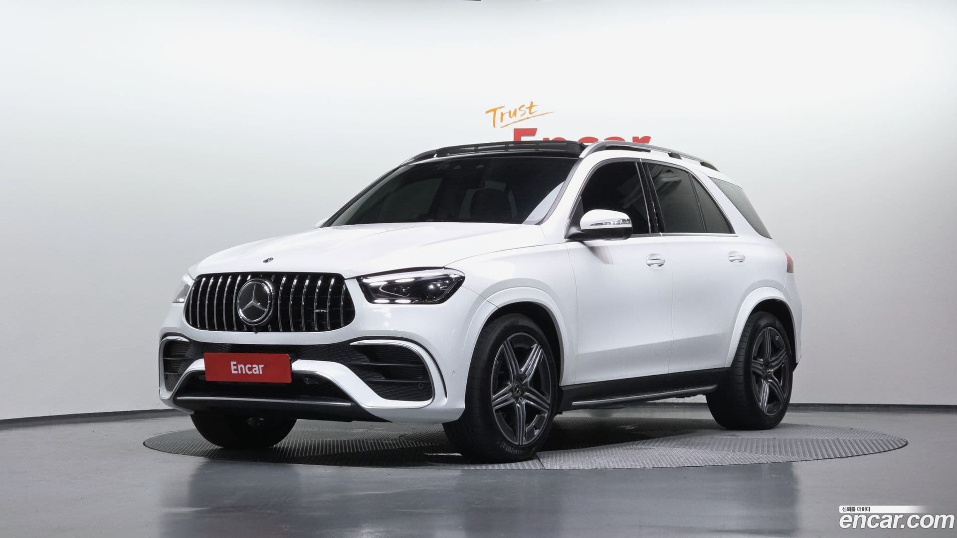 Main__Slider__Photo:GLE-Class Mercedes-Benz 2023.11-0