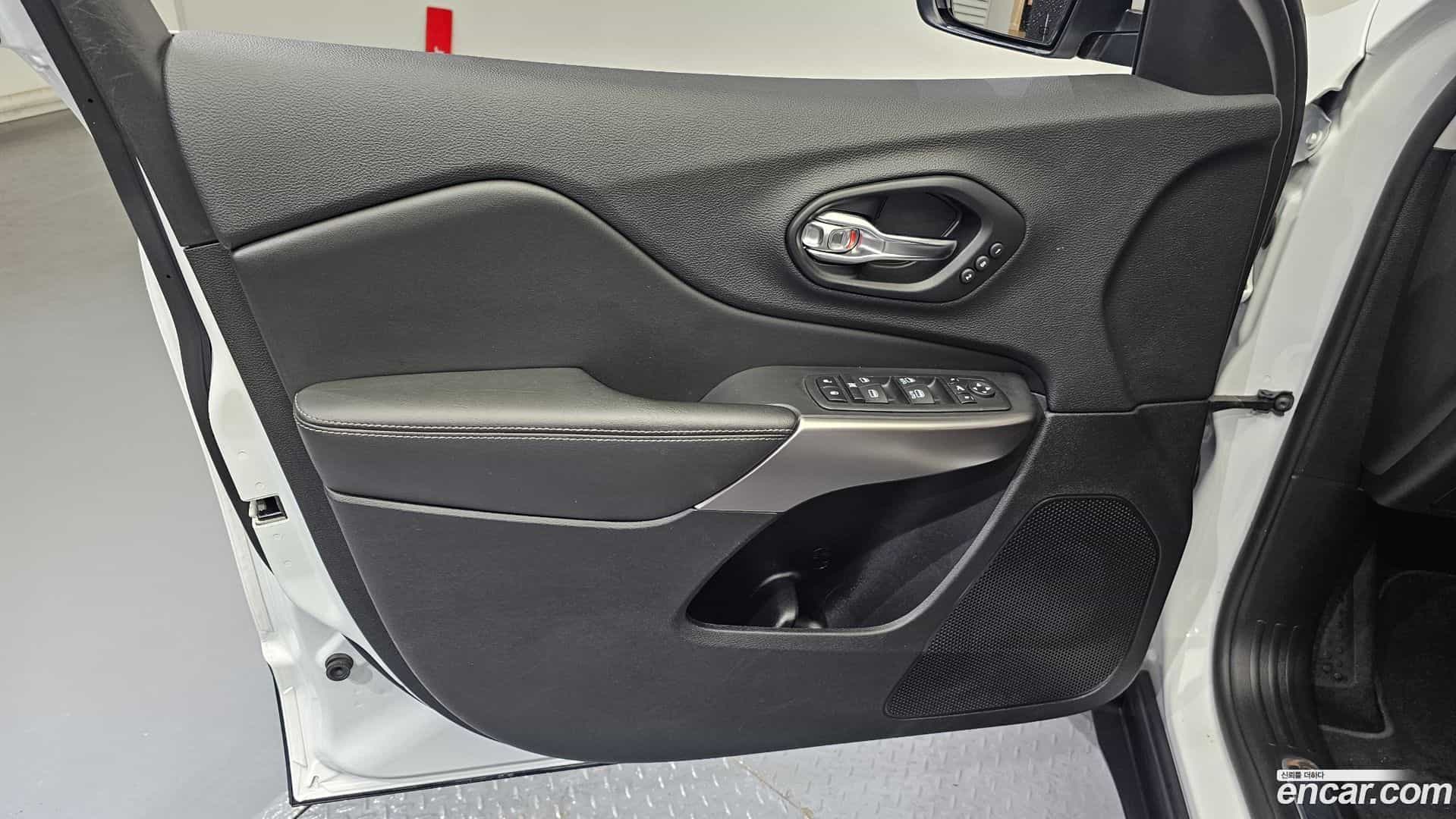 Cherokee Jeep 2020.9-INNER-034