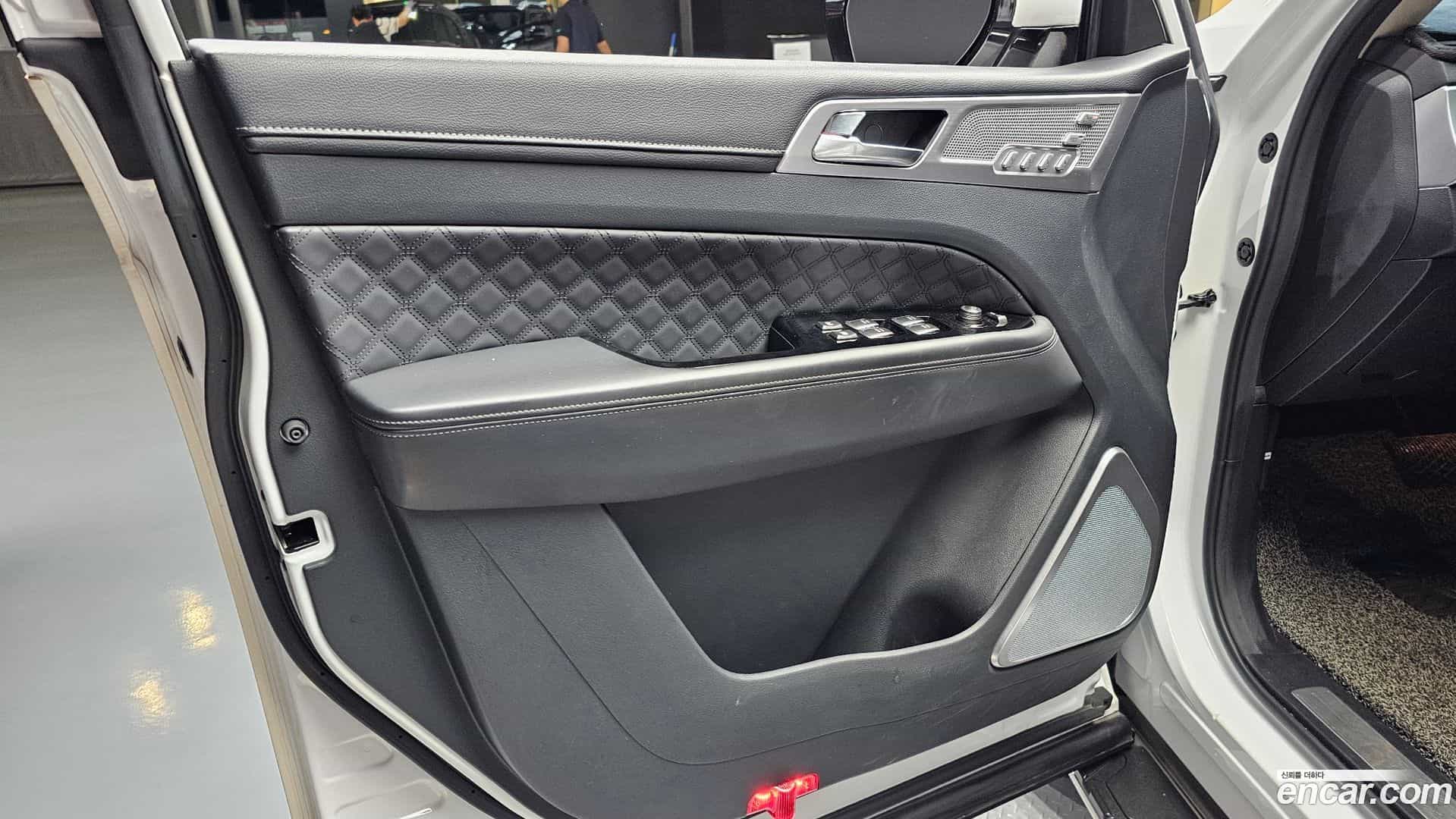 Rexton KG Mobility 2021.1-INNER-034