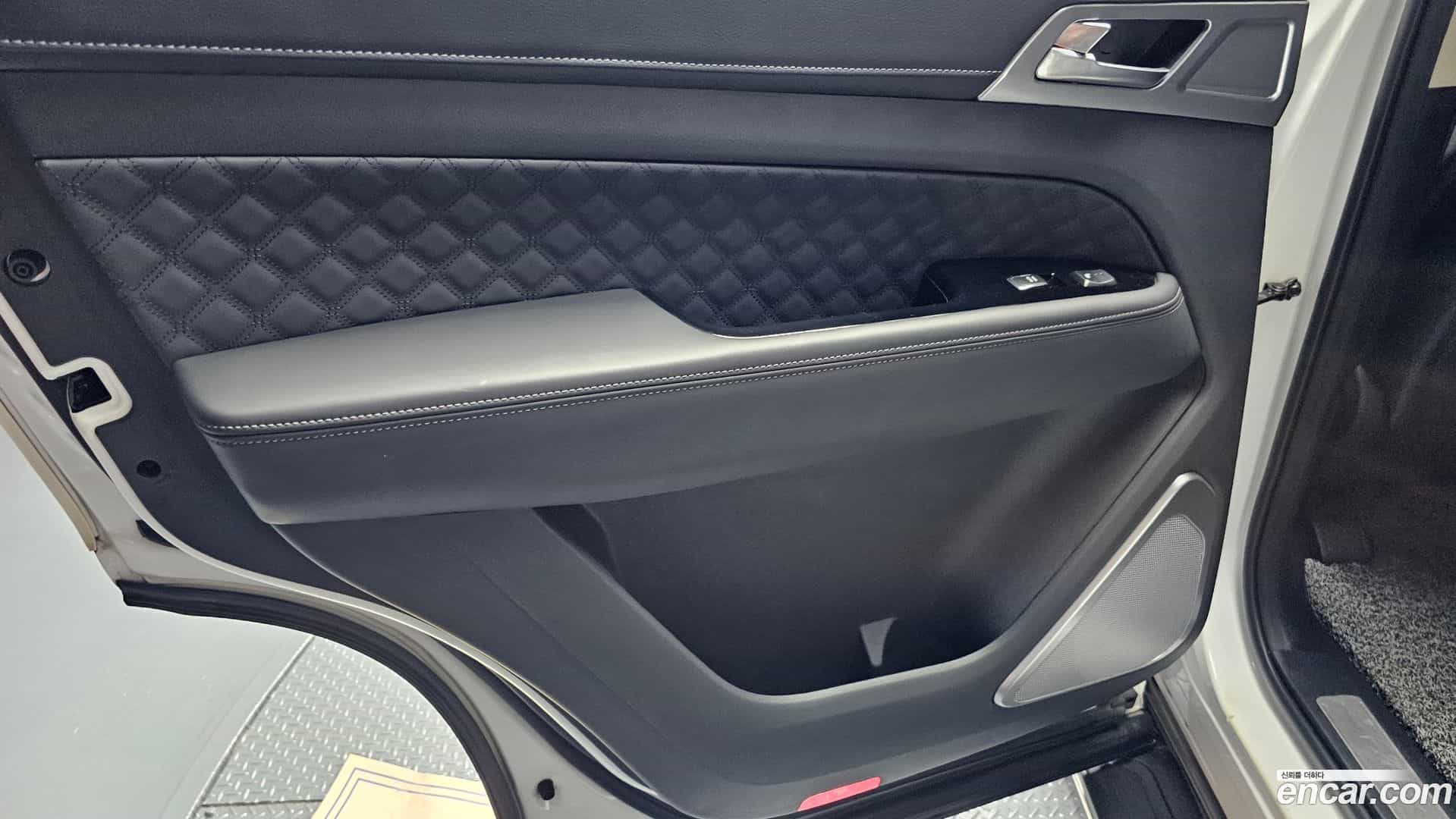 Rexton KG Mobility 2021.1-INNER-035