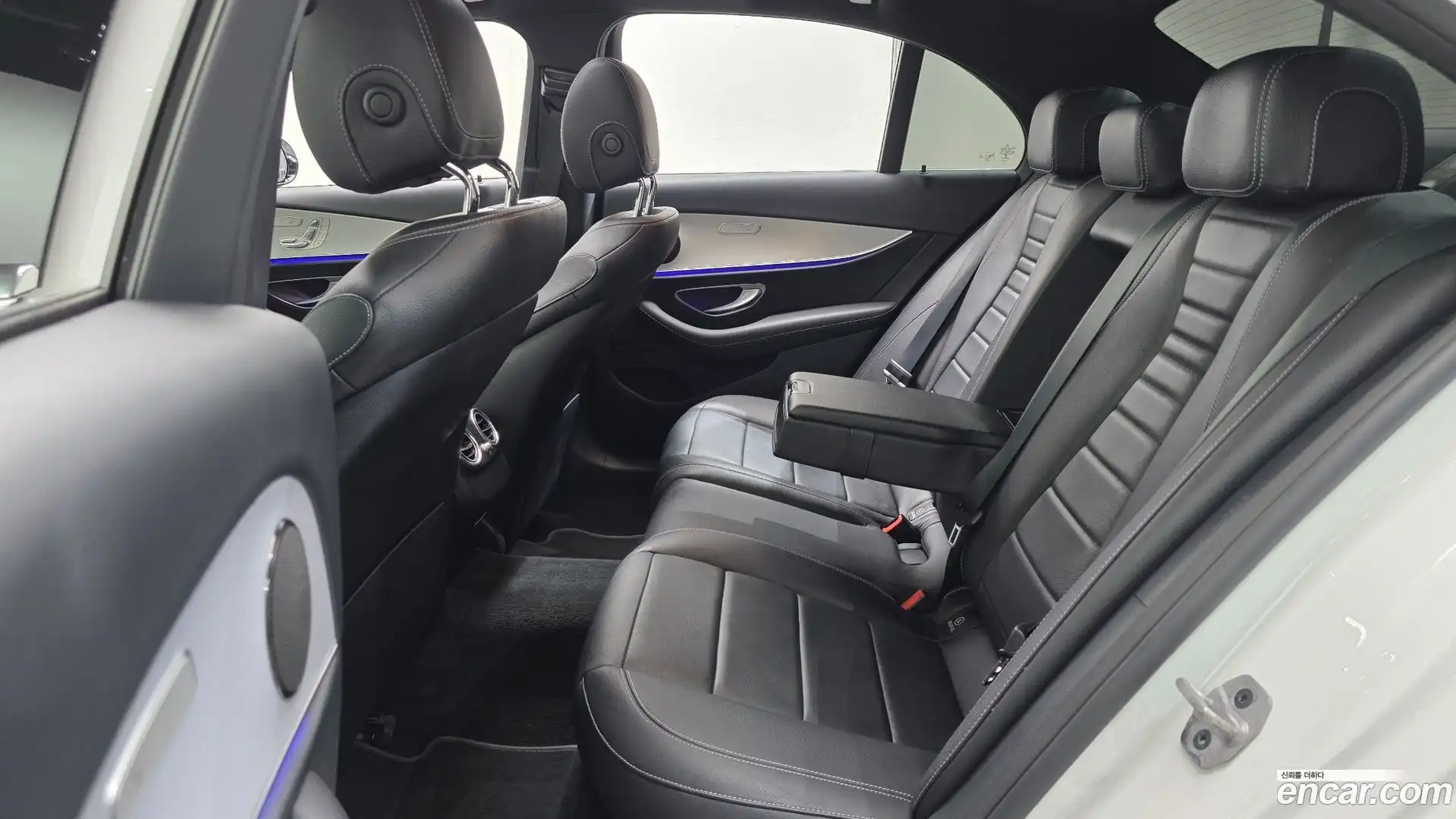 E-Class Mercedes-Benz 2020.11-OPTION-016