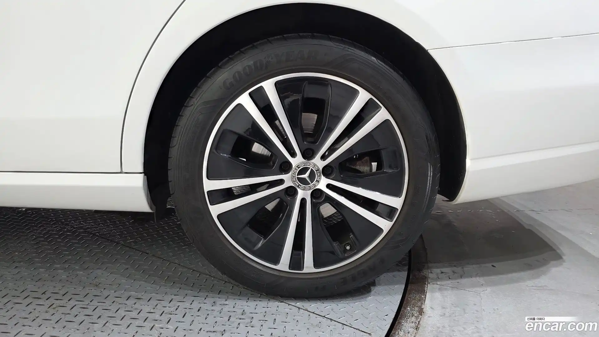 E-Class Mercedes-Benz 2020.11-OUTER-031