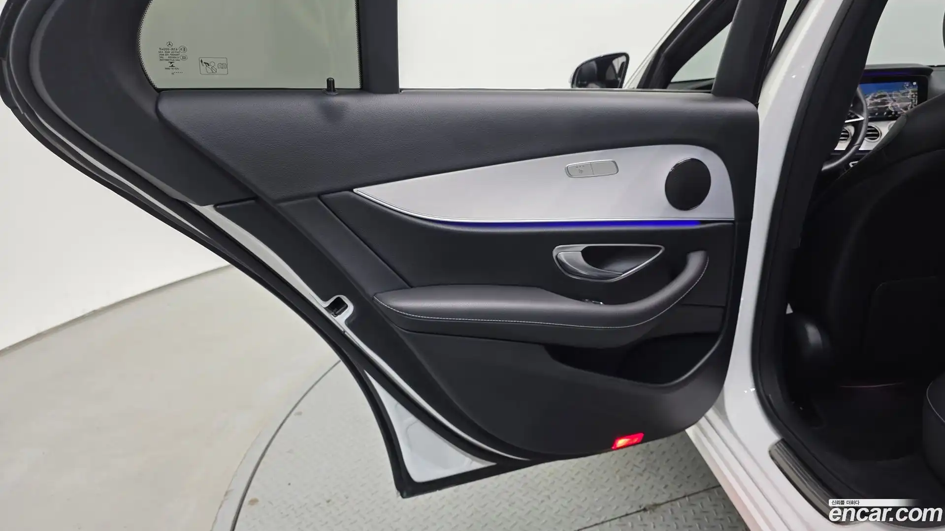 E-Class Mercedes-Benz 2020.11-INNER-035
