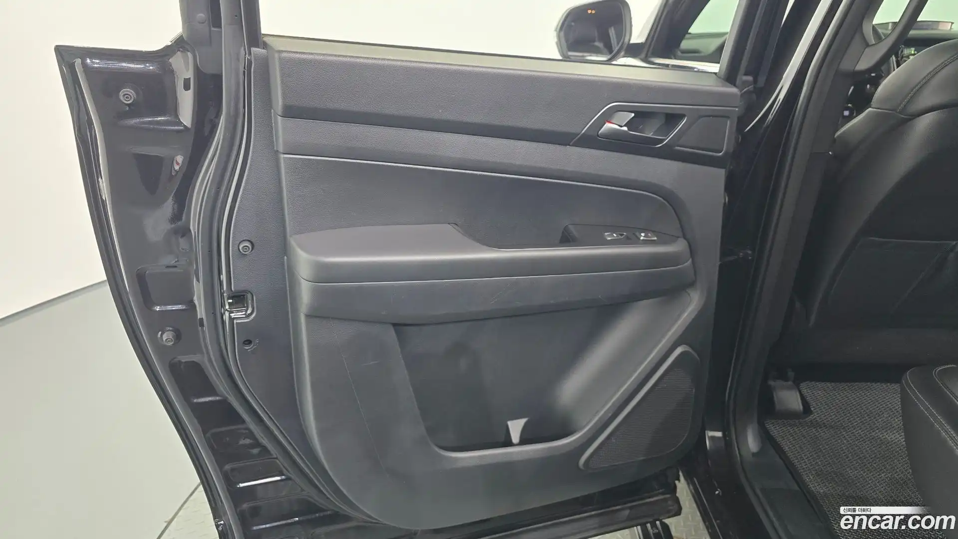 Rexton KG Mobility 2022.9-INNER-035