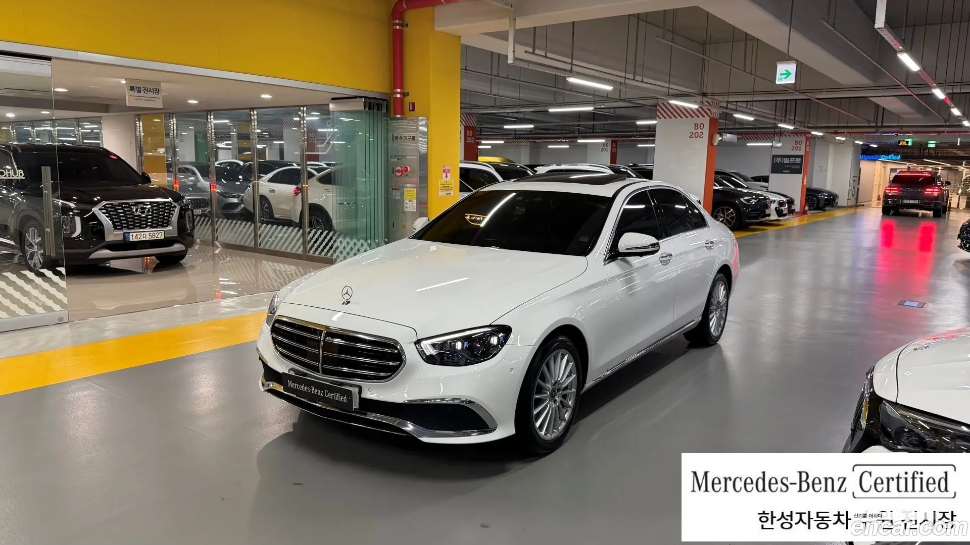 Main__Slider__Photo:E-Class Mercedes-Benz 2023.2-0