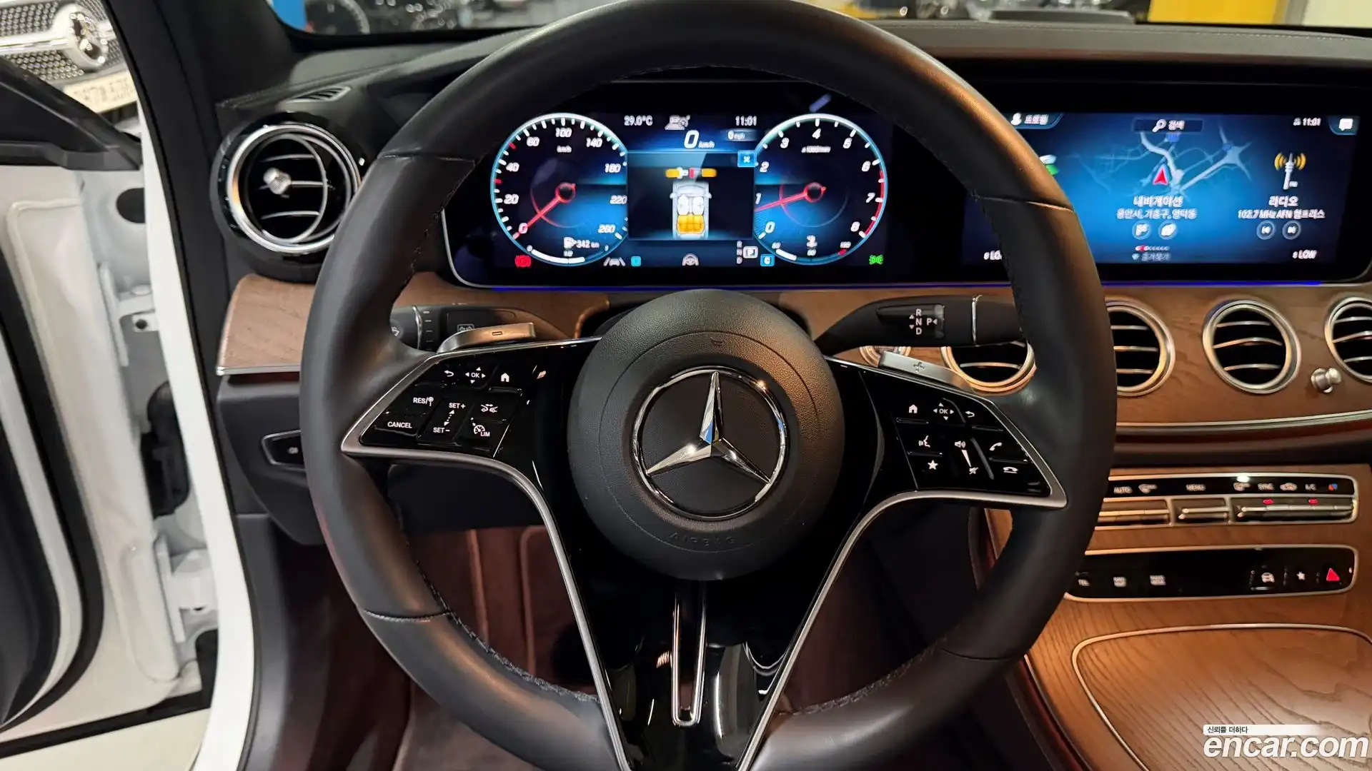 E-Class Mercedes-Benz 2023.2-OPTION-024