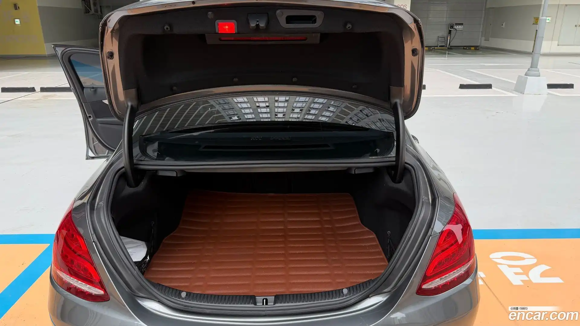 C-Class Mercedes-Benz 2018.3-OPTION-024