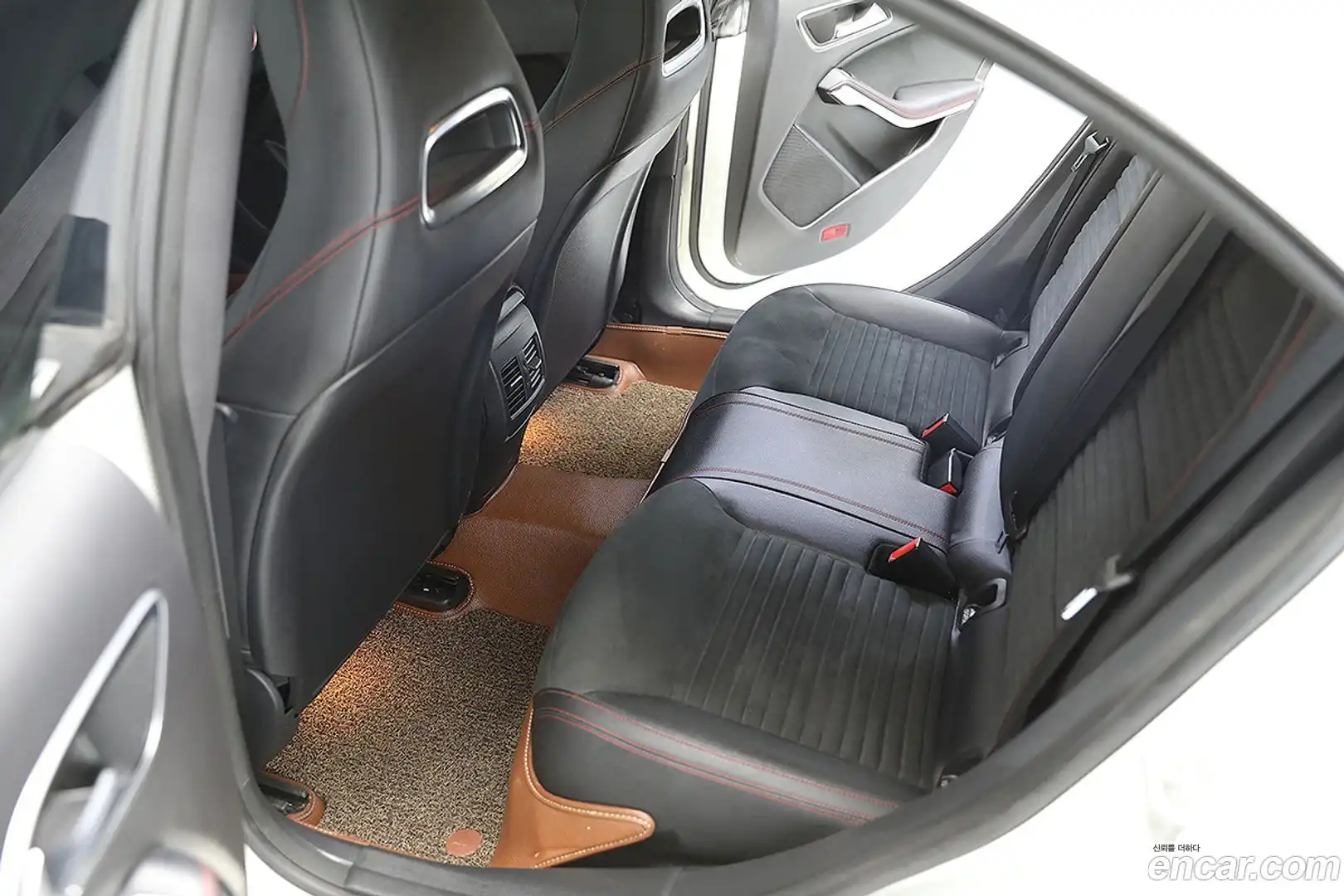 CLA-Class Mercedes-Benz 2017.11-INNER-007